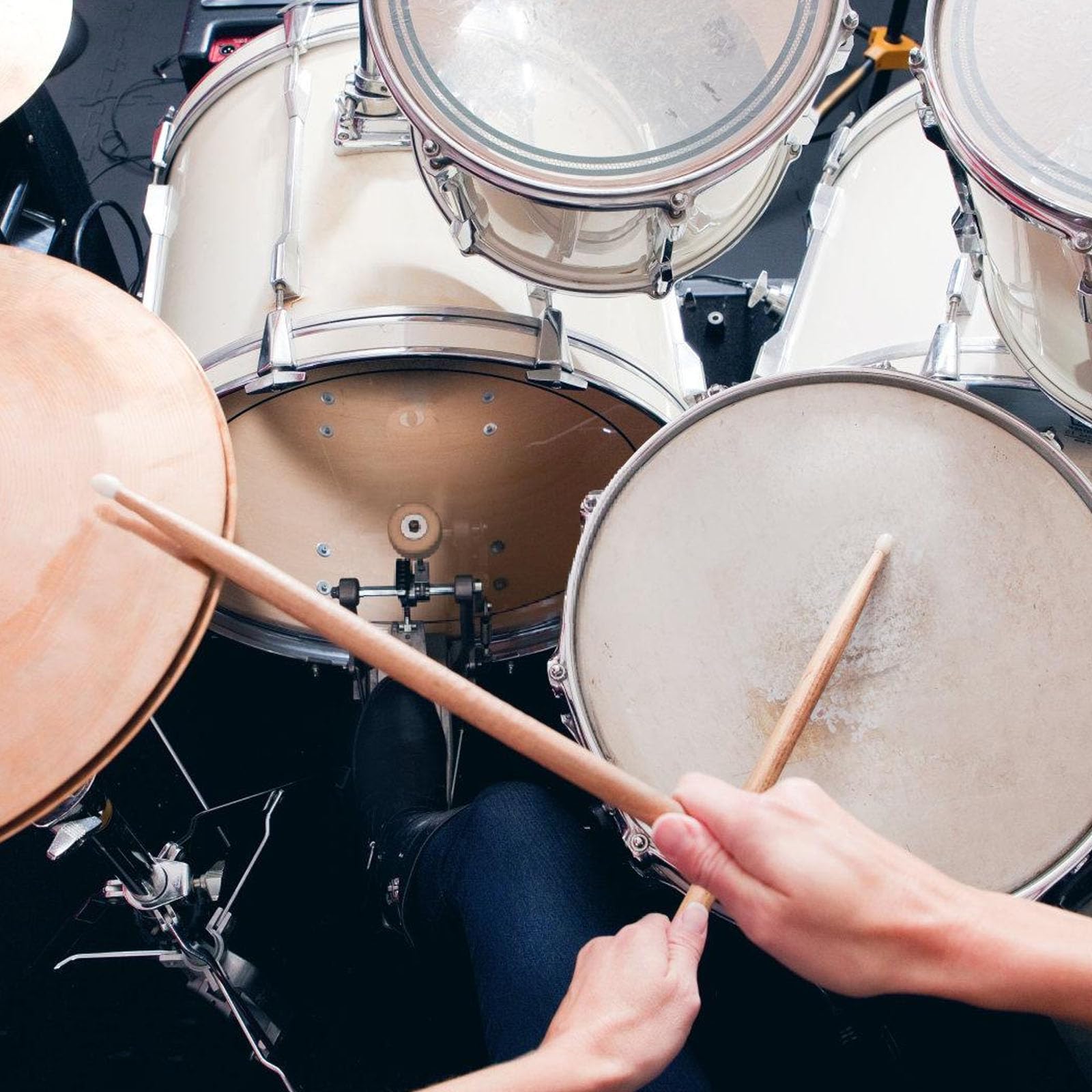 2 Stück rutschfeste Bassdrum Füße, Instrumentenzubehör mit rutschfester Basis, perfekt für professionelle und Anfänger Schlagzeuger, Bassdrum Füße, Instrumentenzubehör