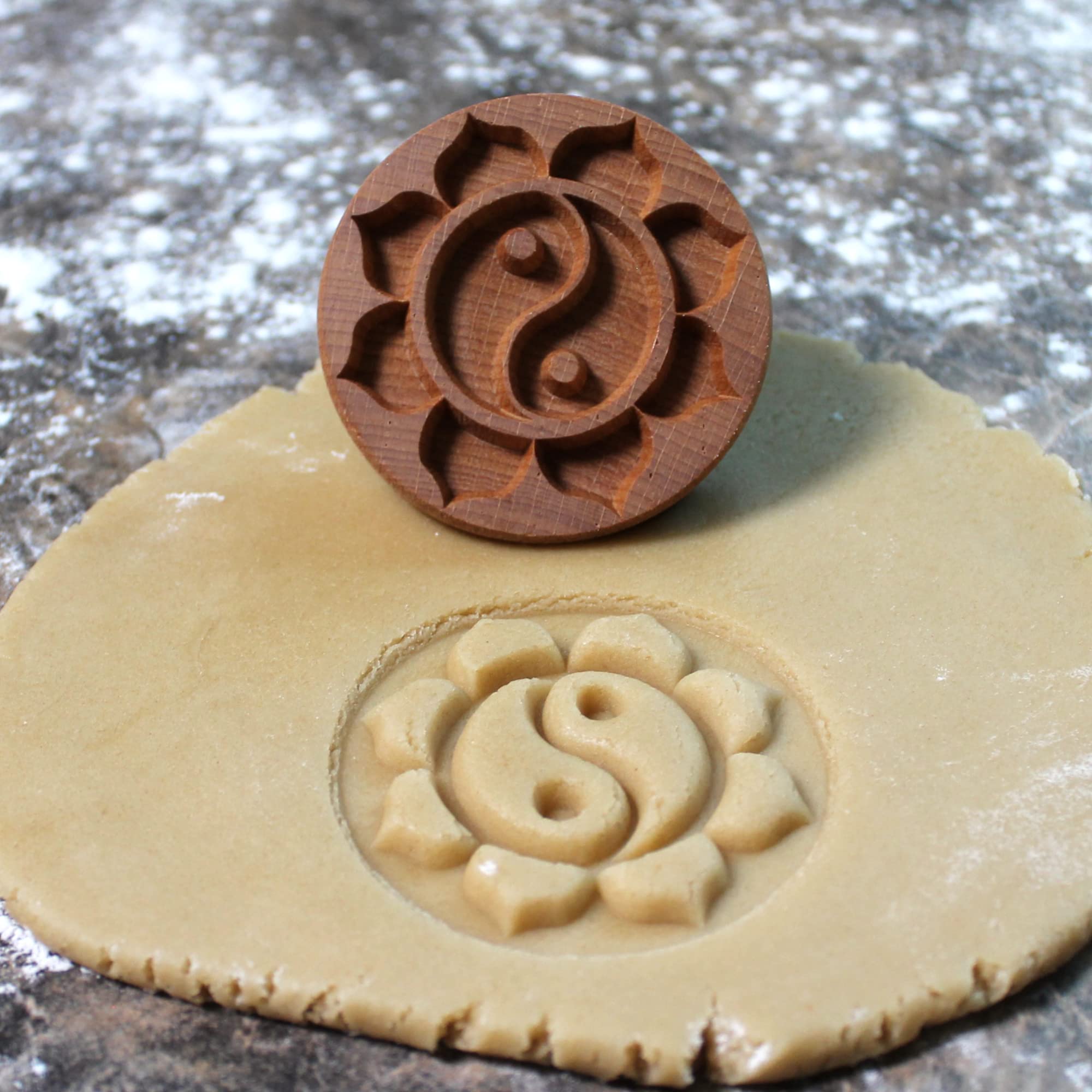 Sello de galletas de madera, 2.5 pulgadas (Yin Yang Lotus CS-034)