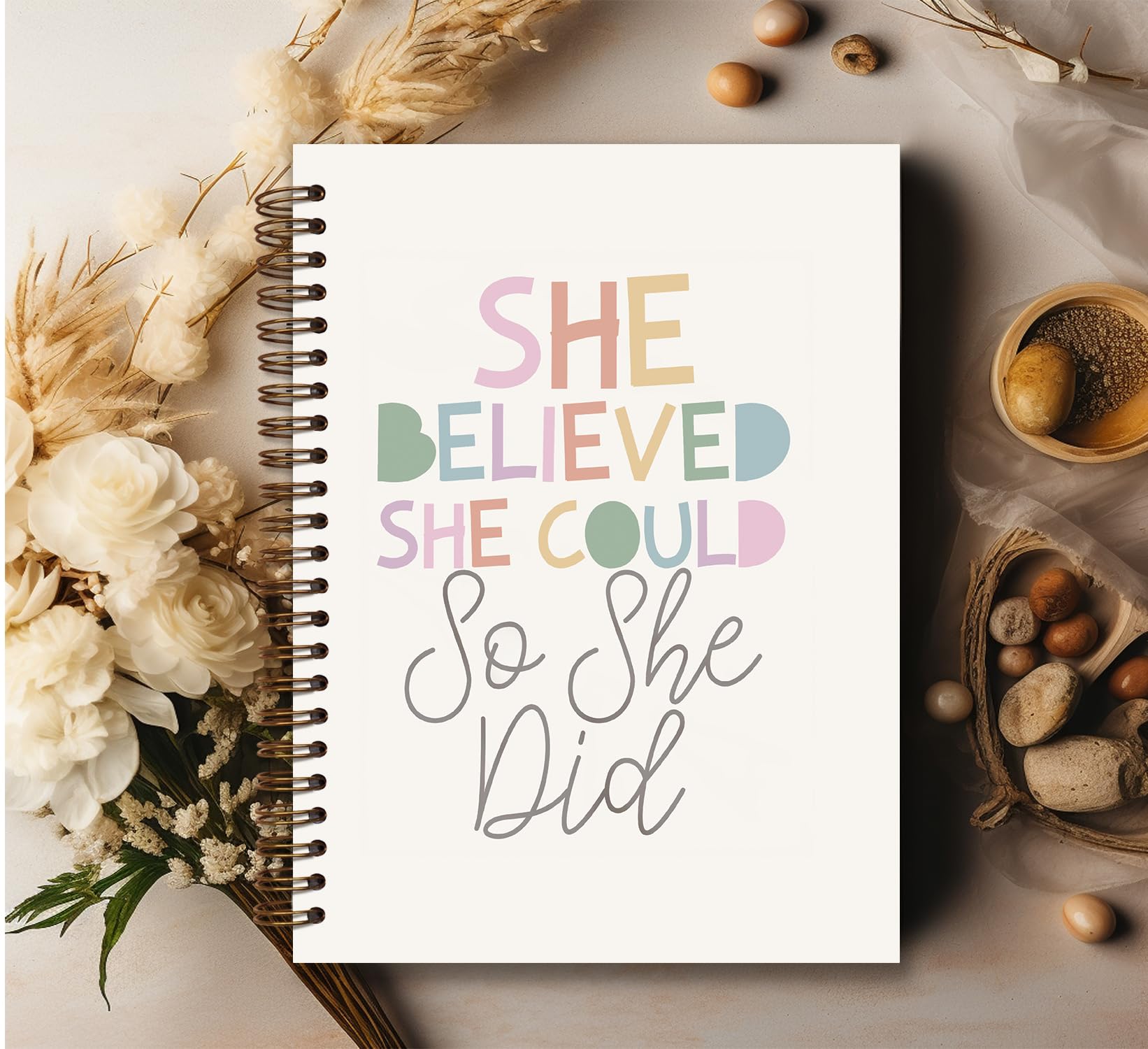Pozytywny dziennik spiralny Boho Rainbow She Believed She Could So She Did, twarda okładka w linie do pracy, szkoły, nauczycieli, inspirujące prezenty dla kobiet i nastolatek