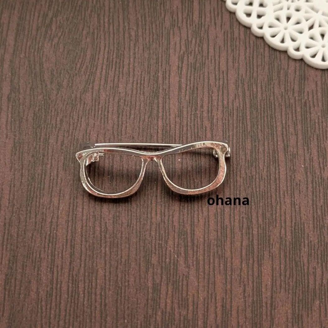 ✻✻D-139シルバー メガネ型 ブローチ ラペルピン 北欧雑貨好きさんk