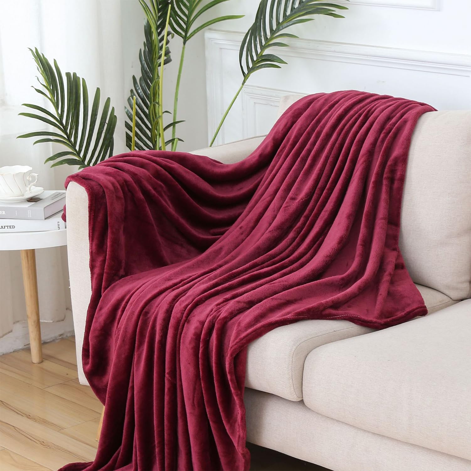 Wlian Luxury Flannel Blanket Single – Ultra Soft Warm Cosy Throw for Sofa & Bed, Anti-Allergy Lightweight Blanket, Versatile Indoor Outdoor Use, 70x100cm, Burgundy
