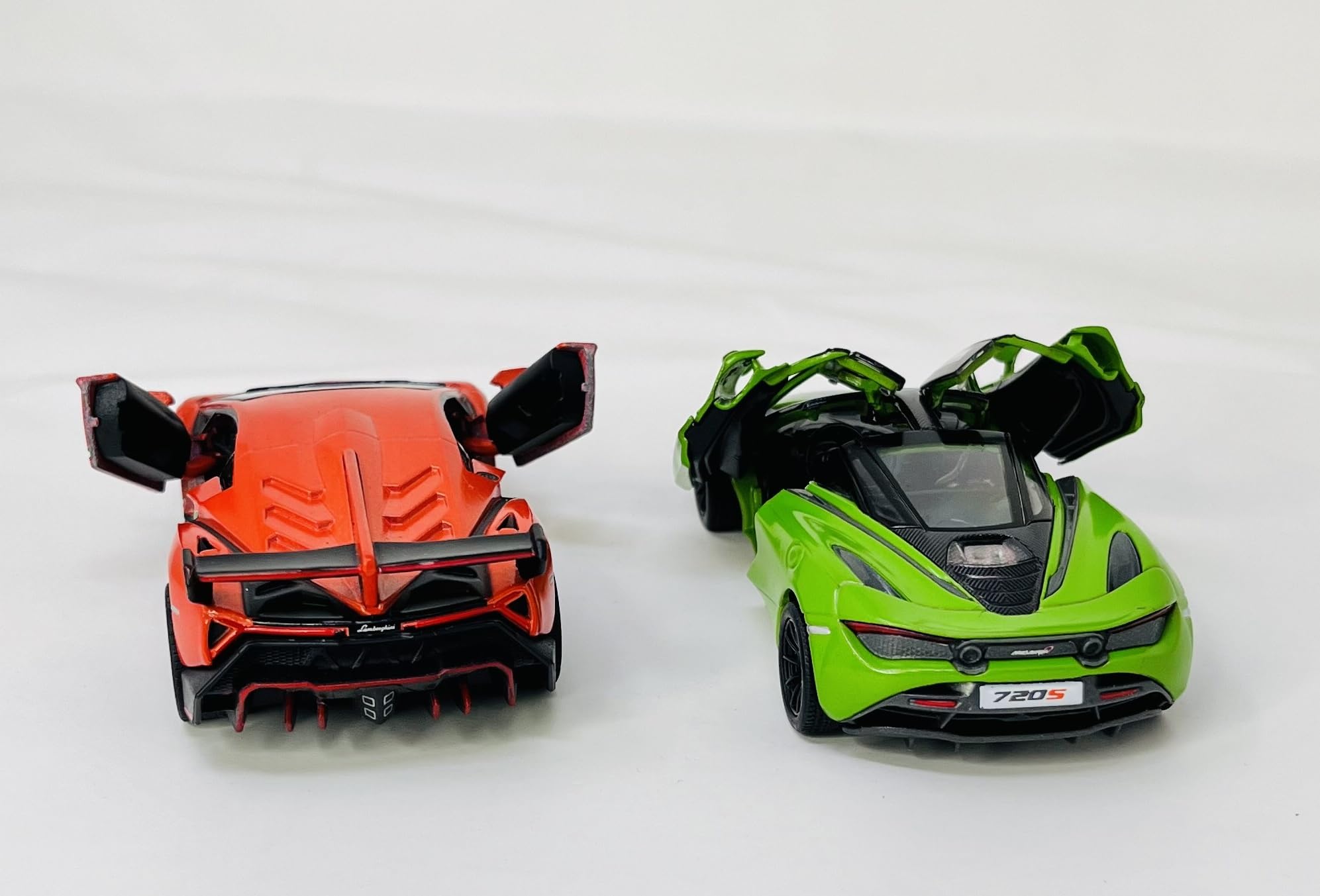 Kinsmart McLaren 720S KT5408 and Lemborghini Veneno KT5367 (Colour May Vary) 2