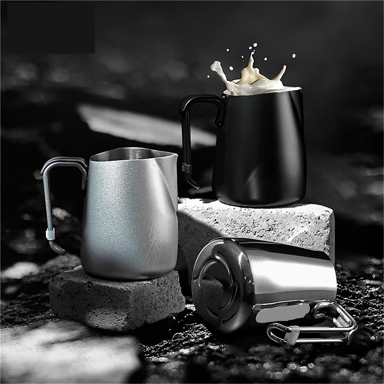 Jarra para Leche Jarra de acero inoxidable 600 ml for espumar café latte art con líneas medición for uso doméstico y en cafeterías(Black 600ml)