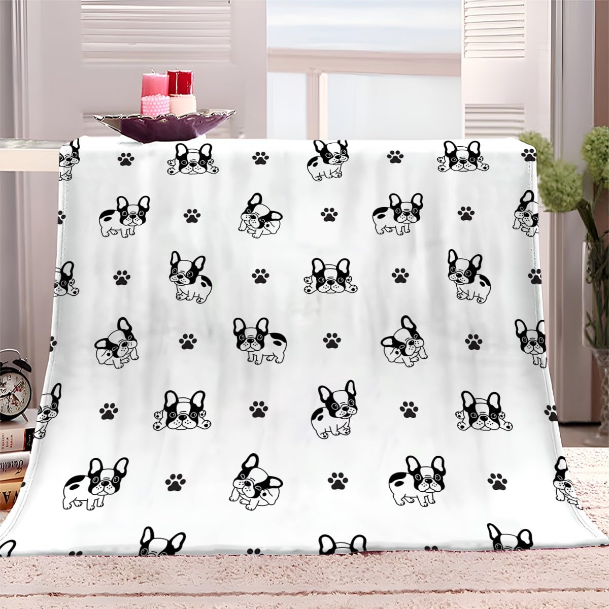 Plaid bouledogue français 150x200 cm en couverture polaire microfibre pour lit 2 personnes
