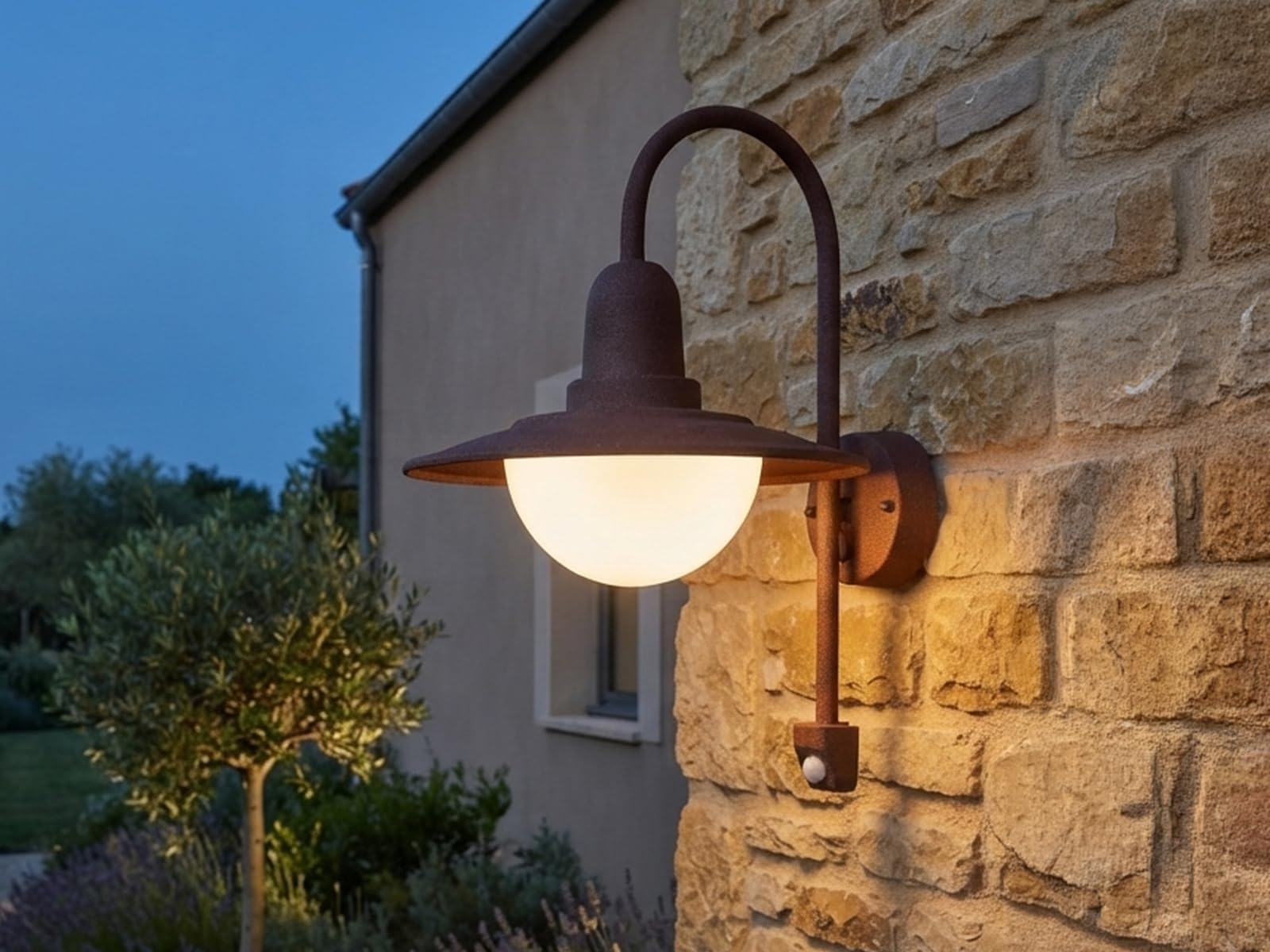 Lanterna da parete per esterni in alluminio, effetto ruggine, con sensore di movimento, altezza 45,5 cm