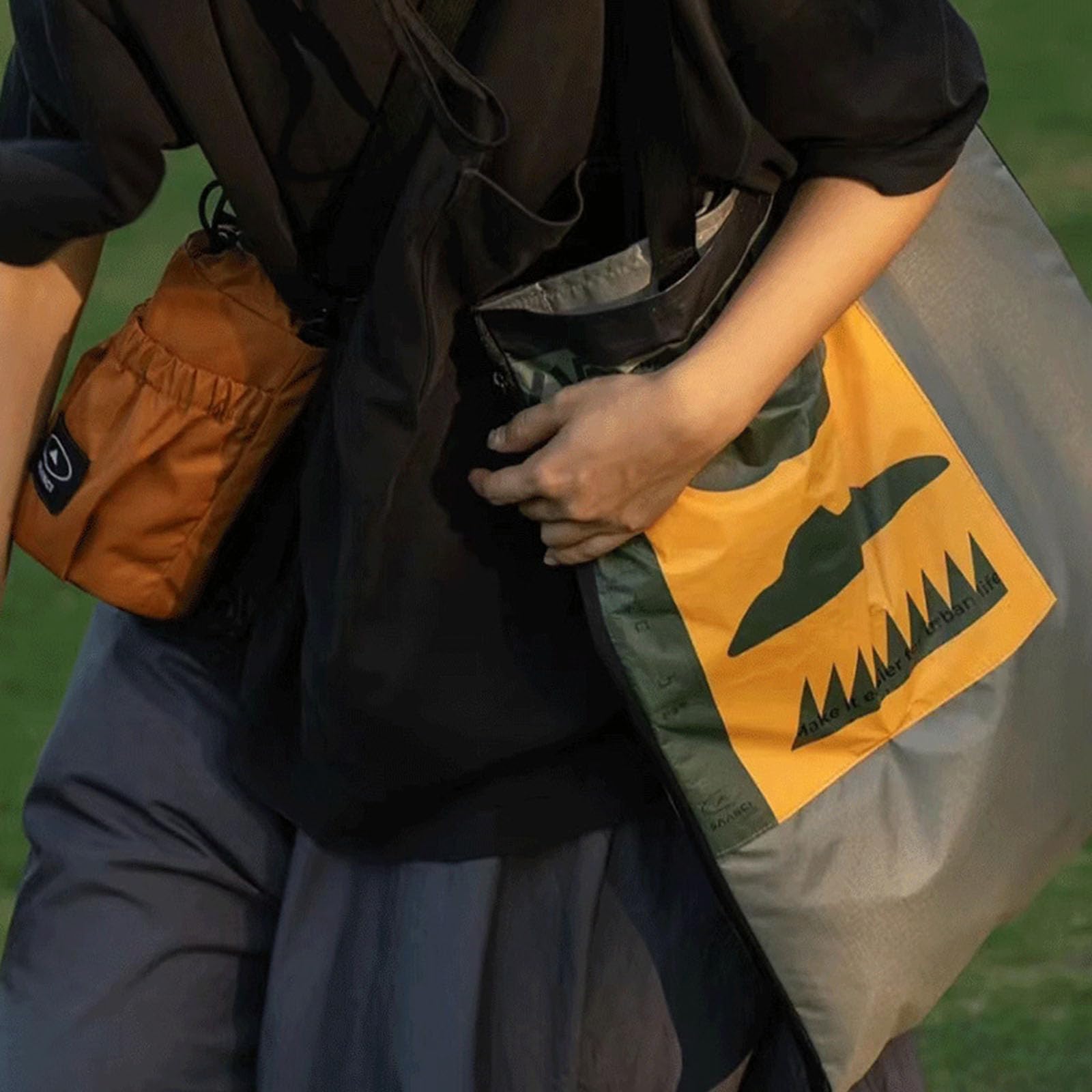Borsa da campeggio Picnic Mat Pieghevole Tasca Portatile Oxford Panno Coperta Leggero Picnic Tappeto Prati Pad Facile da Pulire Borsa con Cerniera Esterna