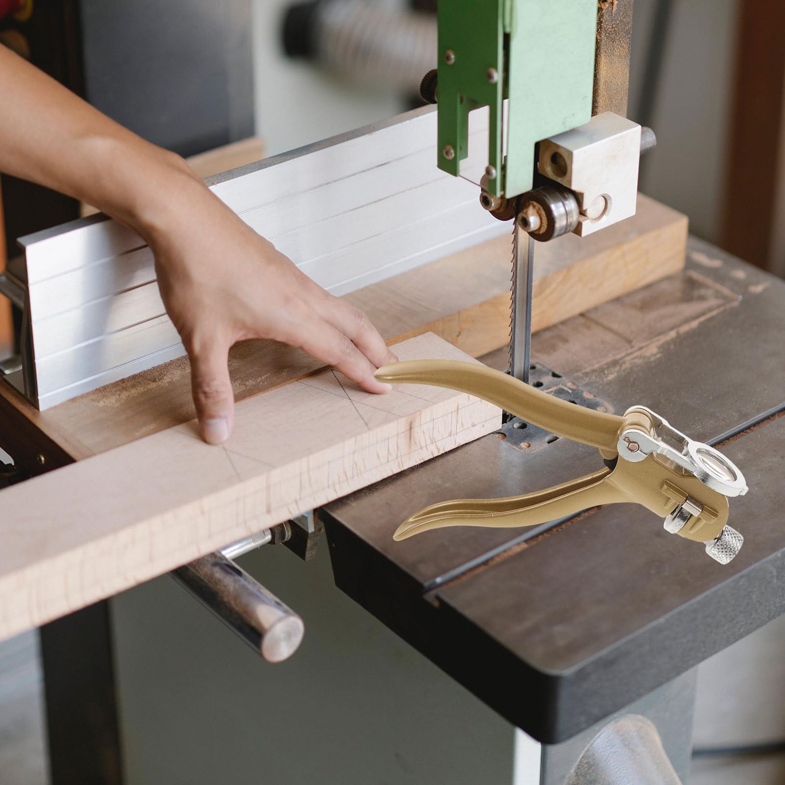 POPETPOP Pince de Réparation de Scie à Bois avec Loupe Intégrée, Outil de Réglage Précis pour Écartement des Dents, Accessoire de Bricolage Solide pour Menuiserie et Travail Manuel