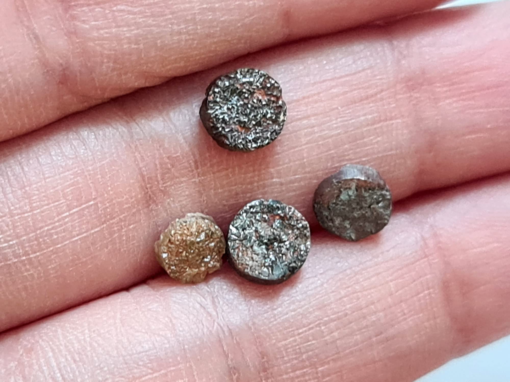 Dischi diamantati grezzi Pneumatici diamantati 4 pezzi Bottoni sciolti tagliati al laser per donna, marrone, 5,5-6,5 mm
