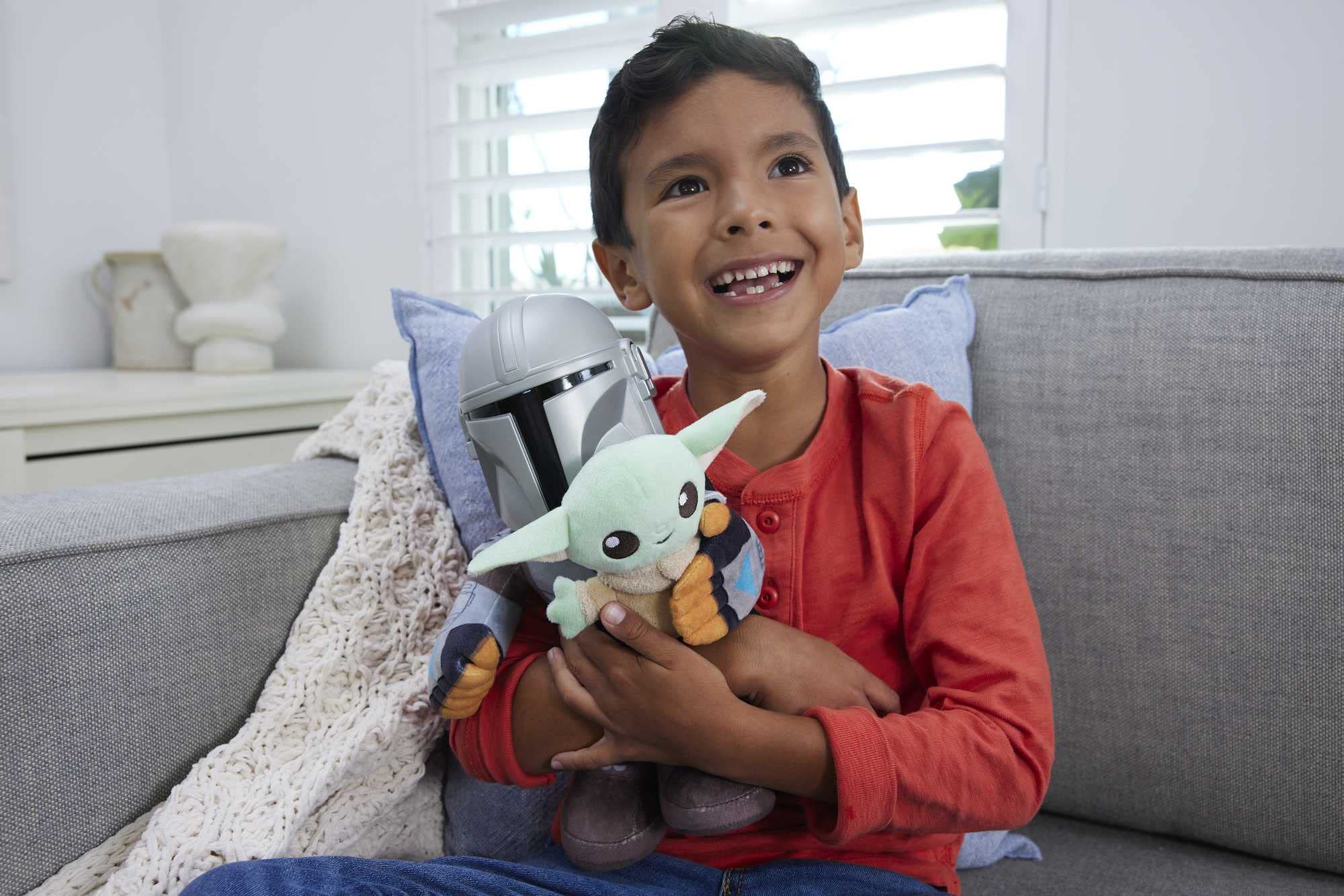 Star Wars Star Wars Clan de Deux Peluche Sonore The Mandalorian (28 cm) avec Grogu (10 cm), inspirée de la série Le Livre de Boba Fett diffusée sur Disney+, Jouet Enfant, Dès 3 ans, HPC19