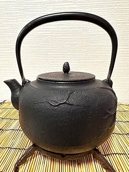 Amazon | 南部運南堂 鍋元 老松紋様 南部鉄瓶 南部鉄器 調理器具