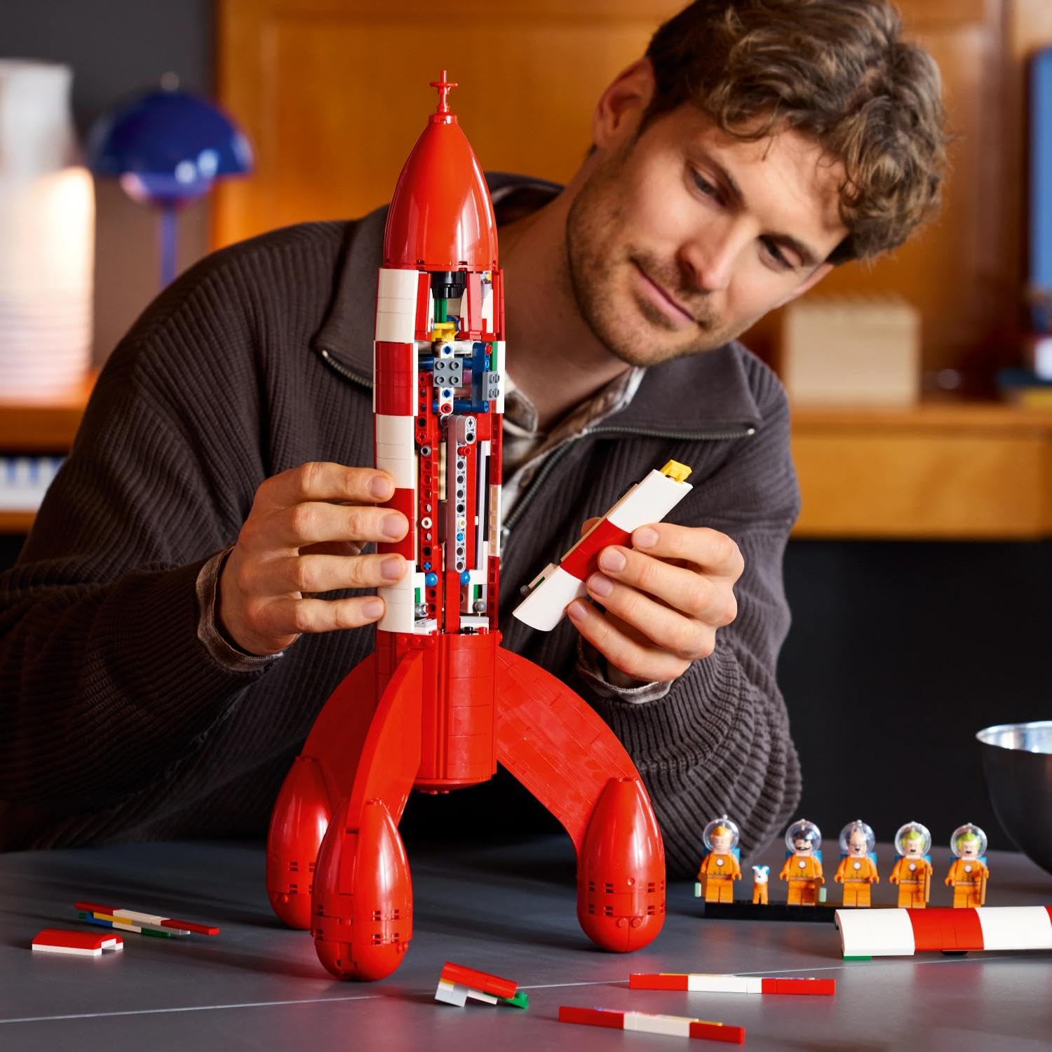 LEGO Ideas Die Mondrakete von Tintin - Raumschiff Modellbau für Erwachsene - Set zum Ausstellen mit 5 Minifiguren und der Hundefigur Struppi für DIY Deko - Geschenkidee für Fans - 21367
