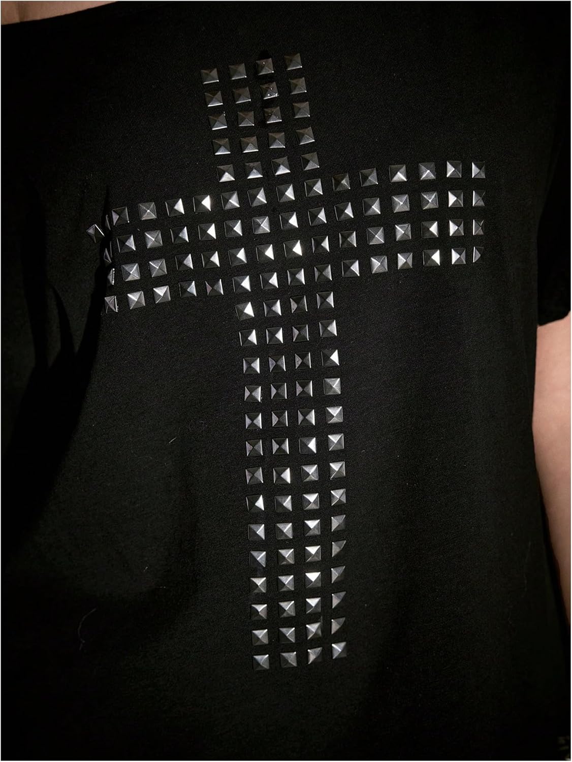 Floerns Women's Goth Off The Shoulder T Shirt Y2k Short Sleeve Ripped Backless Punk Going Out Tops - Image 4