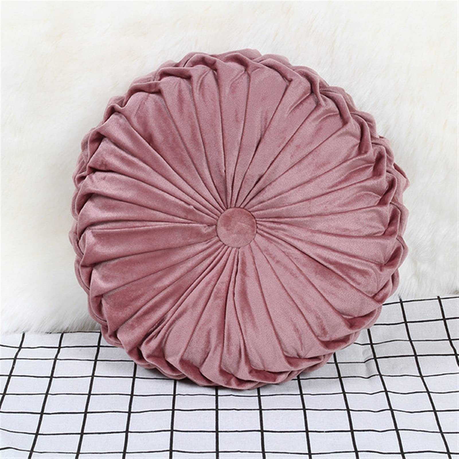 Coussin de futon rond en velours pour créer un coin lecture cocooning au salon