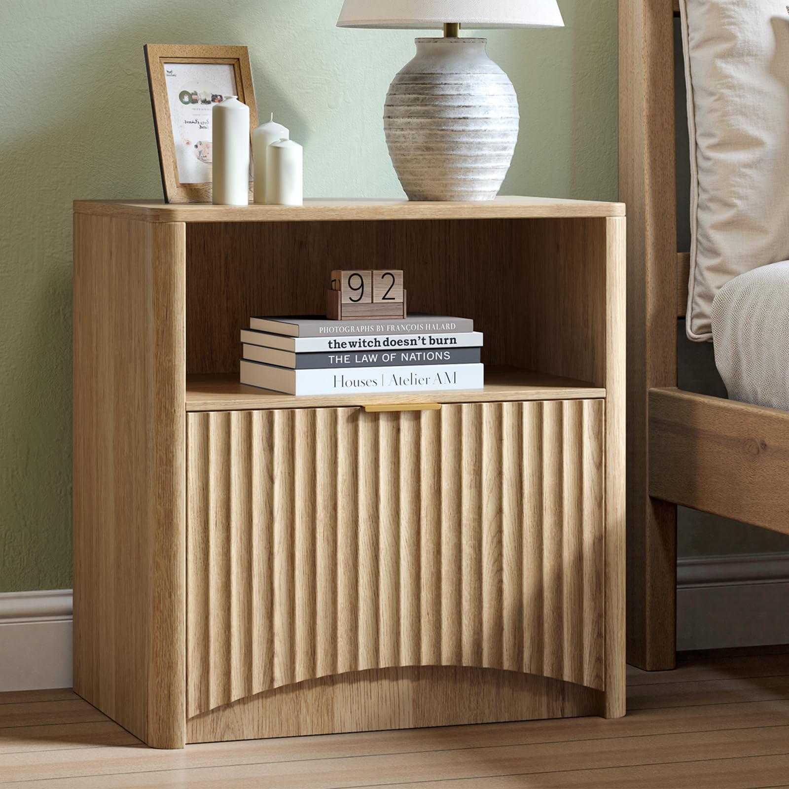 Evermagin Fluted Nightstand, Natural Oak Bedside Table with Drawer and Storage, Wood End Table Mid Century Modern, Large Night Stand for Bedroom