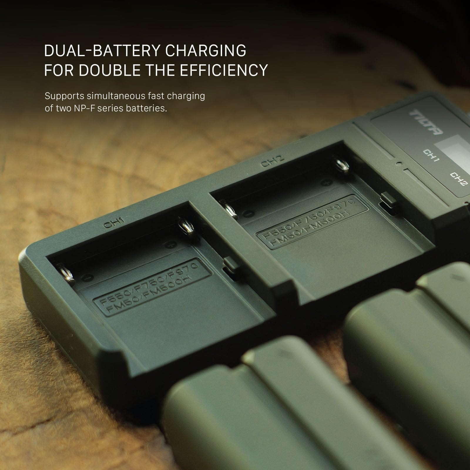TILTA NP-F550 Lot de 2 batteries 3500 mAh et double chargeur LCD compatible avec les batteries Sony NP-F570, F550, F750, F770, F930, F950, F960, F970, lampes LED, moniteurs et Nucleus M II TBC-LS-A-GN