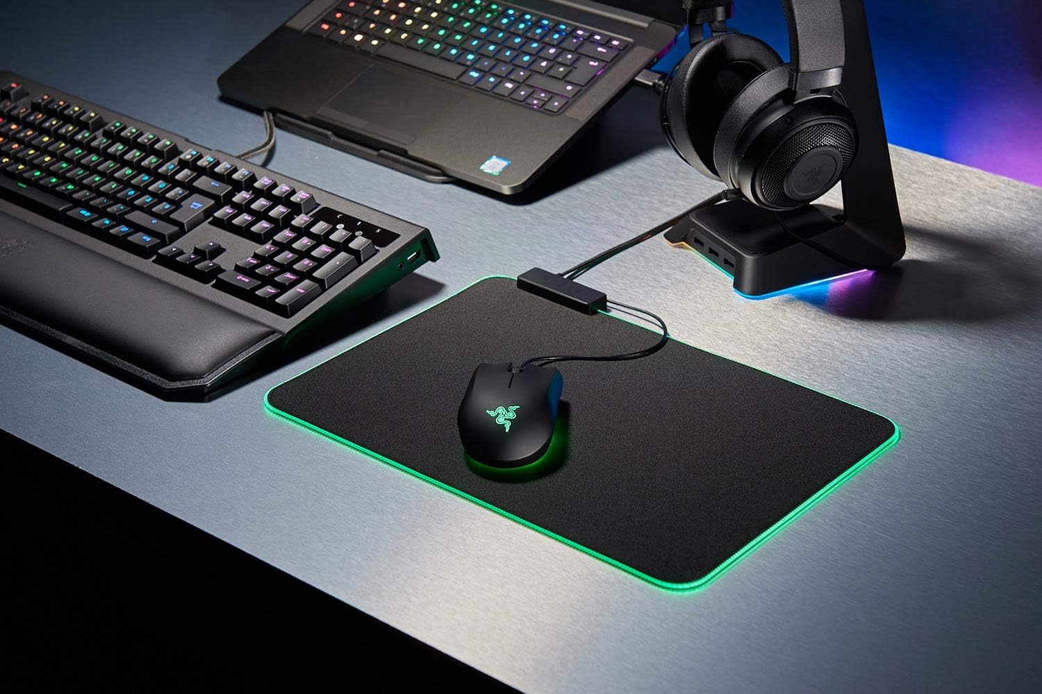 Razer Goliathus Extended Chroma - Soft Extended Gaming Mouse Mat With Razer Chroma RGB Lighting (Cable Holder, Fabric Surface, Quilted Edge, Optimized For All Mice) Black Goliathus Chroma Black Extended