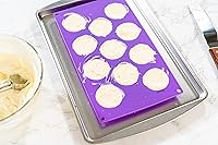 Vista 4 de Bakerpan Mini moldes de silicona para magdalenas, juego de 2, moldes redondos pequeños para tartas, galletas, dulces, chocolate