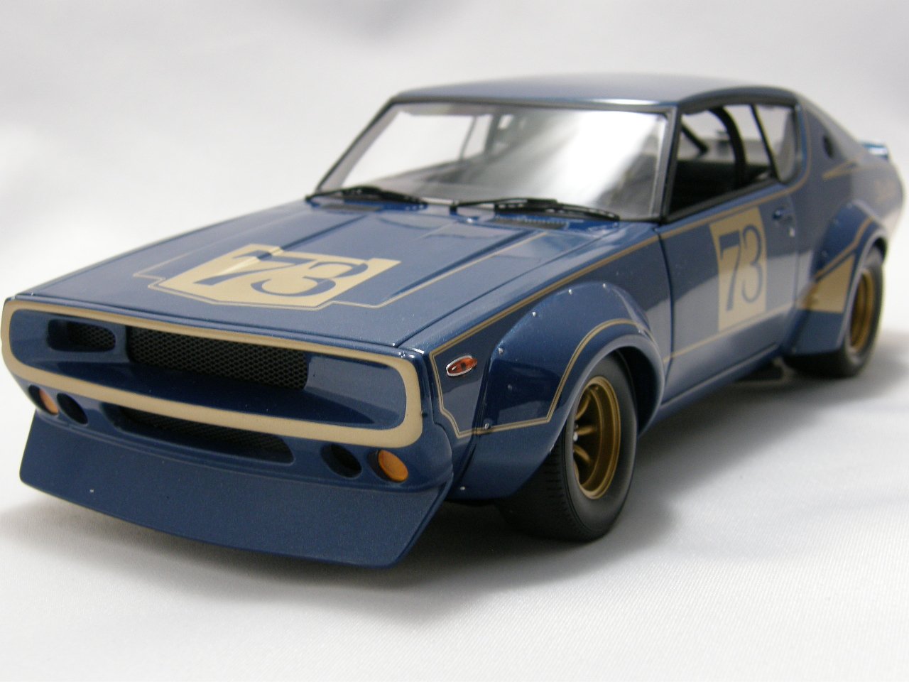 スカイラインGT-R ニッサン・スカイラインGT-R（BNR34型／2003年）』伝統を捨て手にした