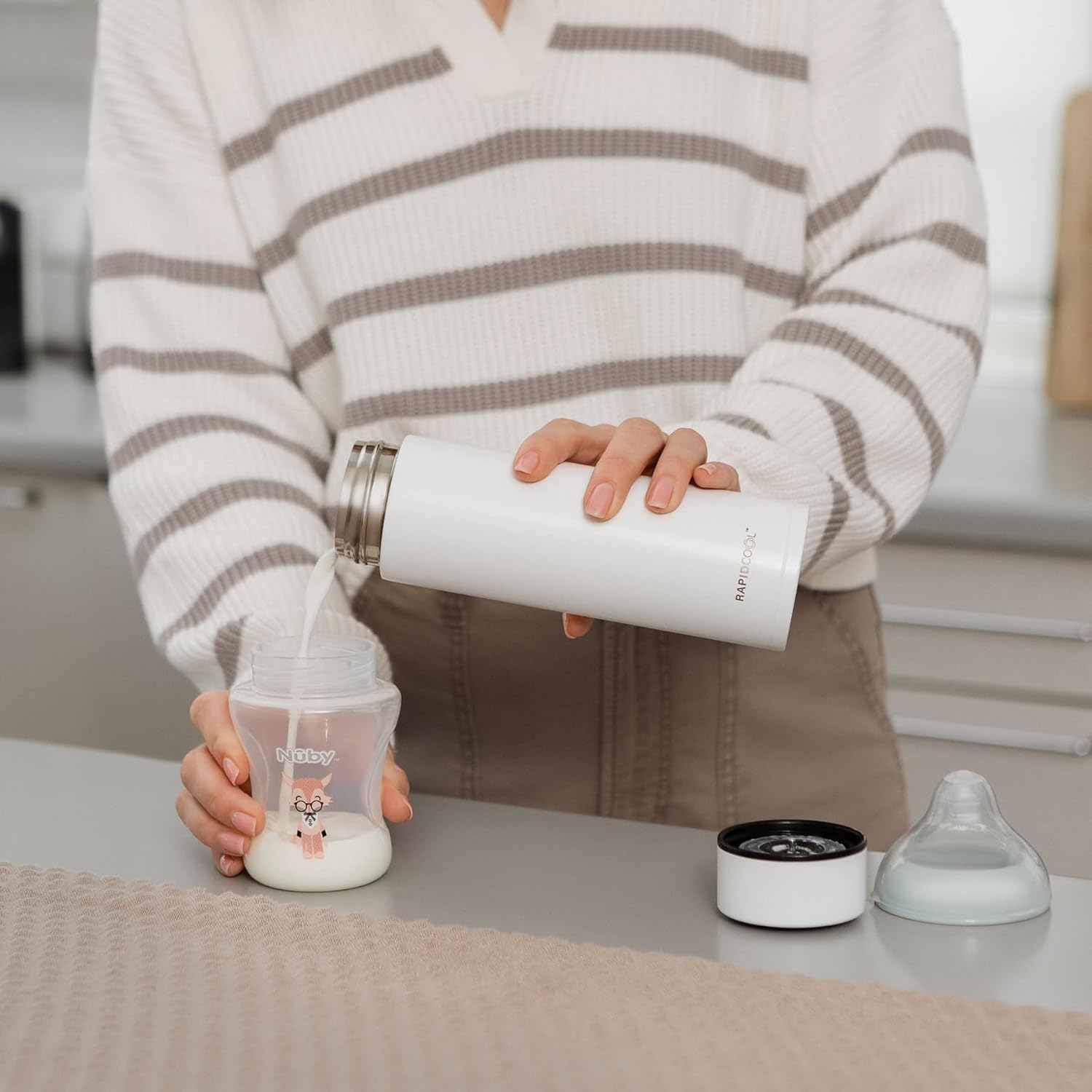 71Dm1pXCEHL._AC_SL1500_ Nuby RapidCool Portable Baby Bottle Maker, Prepare A Formula Feed in Just 2 Minutes, Ideal for Travel Bottles and Night Feeds. Includes Milk Powder Dispenser and Digital Lid. No Filter Needed.