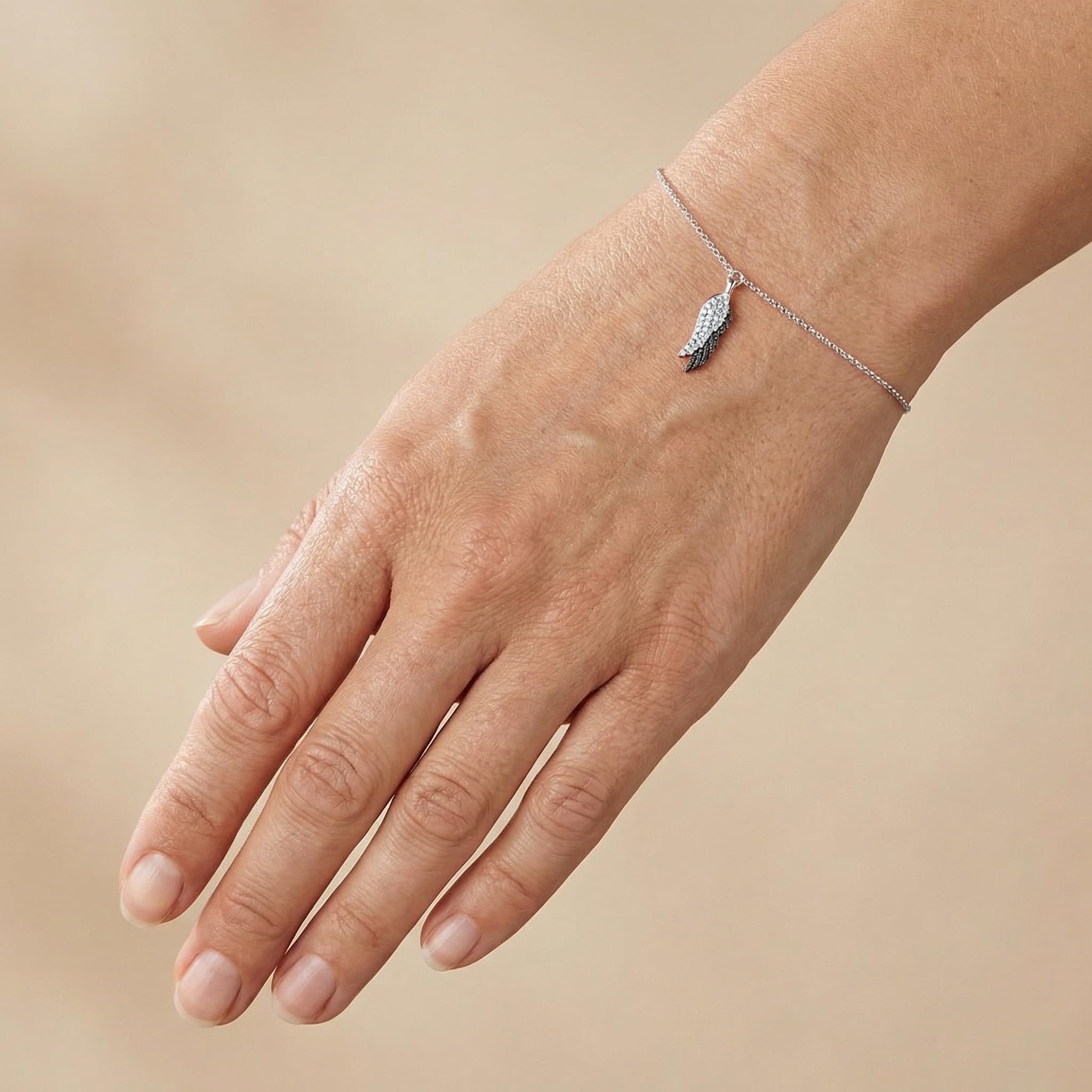 Engelsrufer Damen Armband aus Sterling Silber und Flügel Anhänger Duo Silber und Schwarz - mit 27 Zirkonia Steinen besetzt - Karabinerverschluss - längenverstellbar - nickelfrei