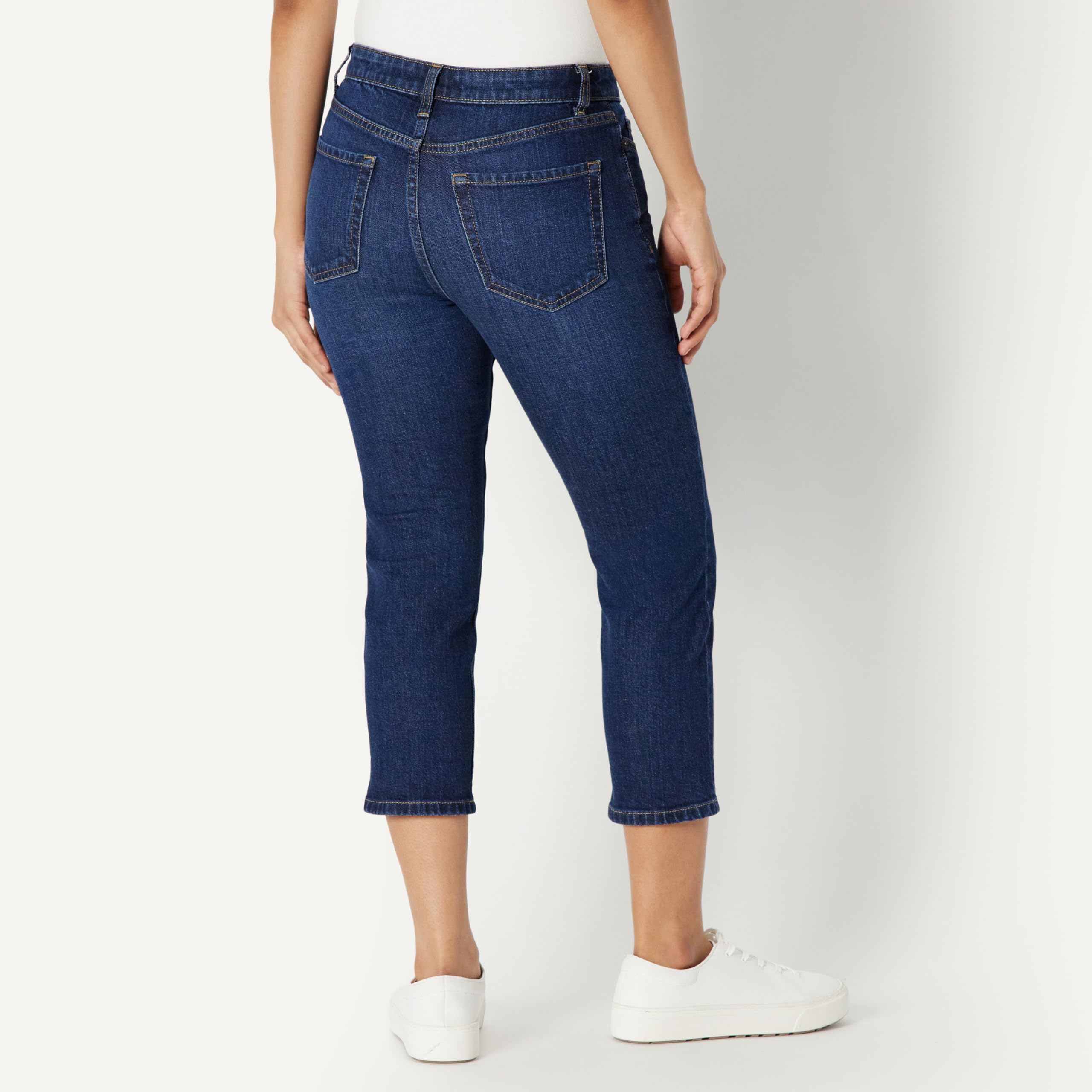 Amazon Essentials Jeans Capri a Vita Media, Mediamente Elasticizzati, Vestibilità Aderente Donna