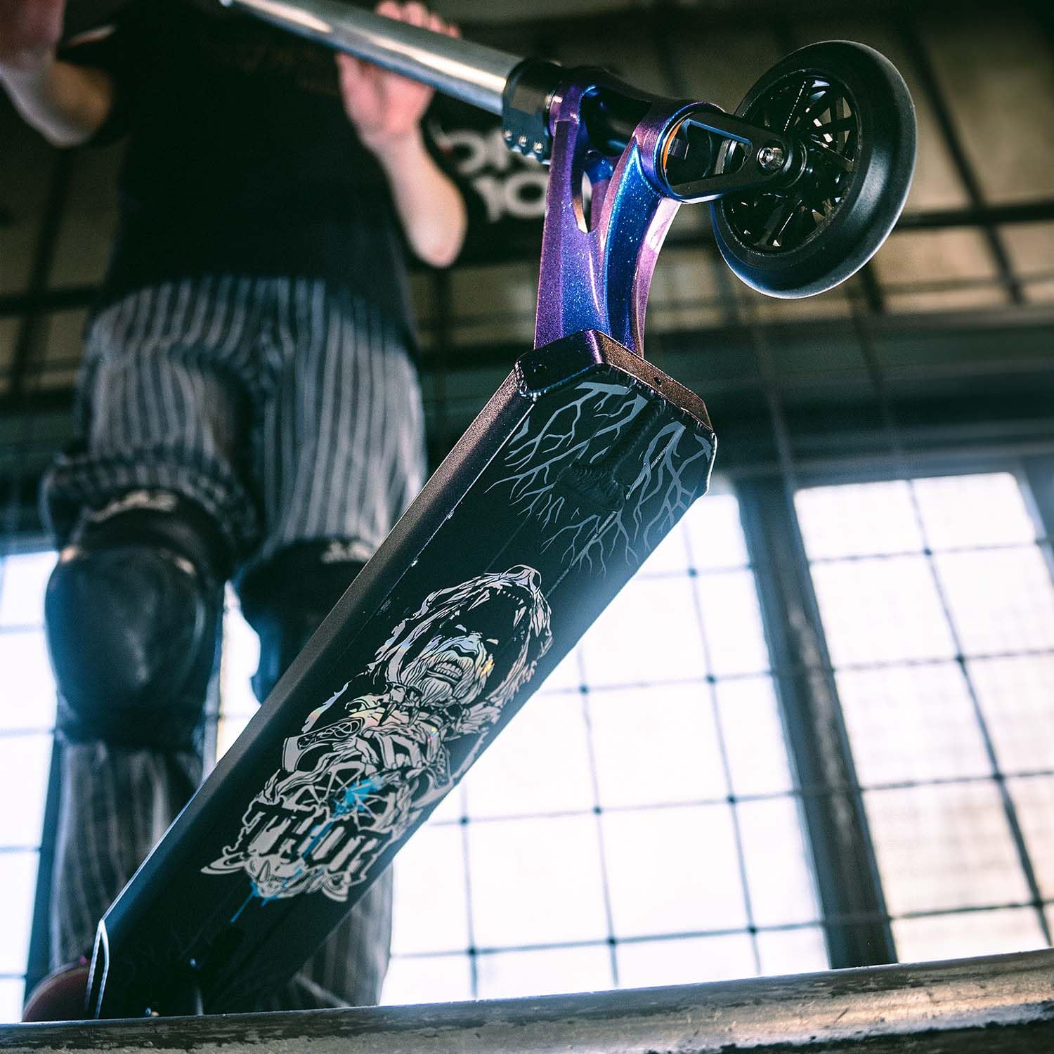 Movino Thor Patinete, Sistema de Compresión IHC, Dirección Integrada, Ruedas con Núcleo de Aluminio de 110 mm, Manillar de Aluminio