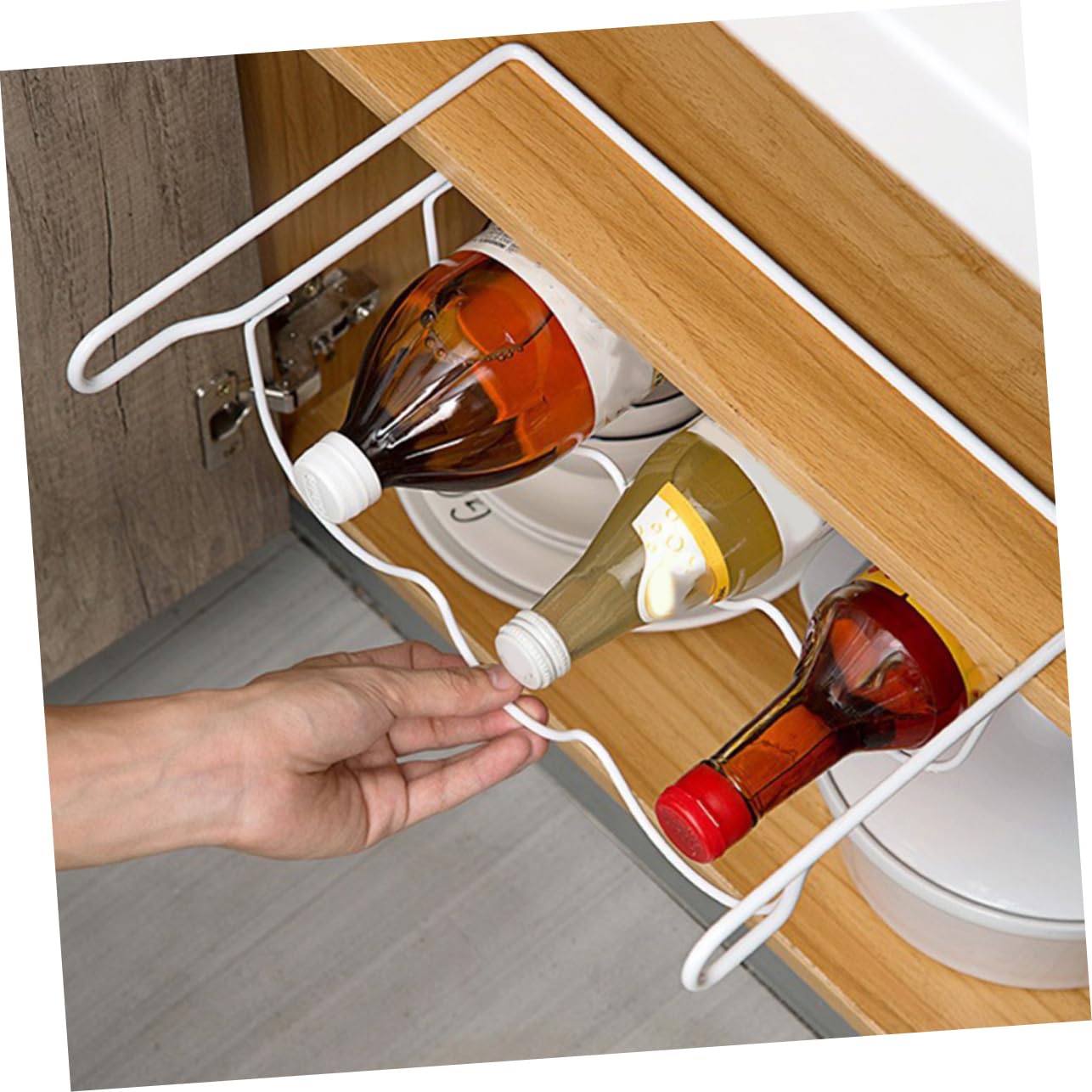 Pequeño Botellero de Hierro Blanco para Refrigerador, Cocina y Bebidas | Organizador de Botellas de Vino para Estante, Diseño Moderno Elegante, Acceso Fácil, Ahorro de Espacio