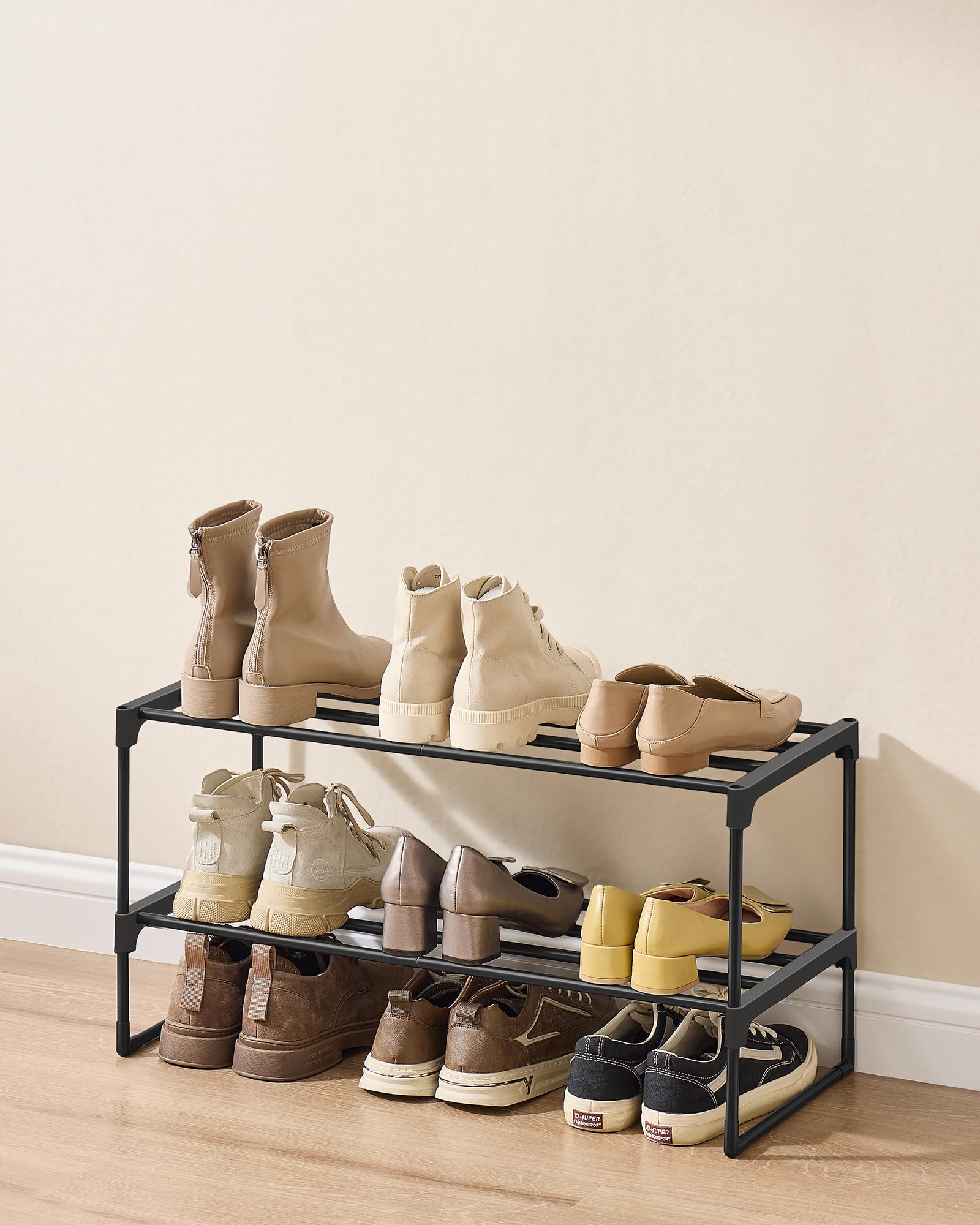SONGMICS Stojak na buty 2-poziomowy, metalowy stojak na buty, przechowywanie butów, pionowy lub do góry nogami, na 6-9 par butów, składany, 30 x 68 x 33,8 cm, czarny LSA202B01