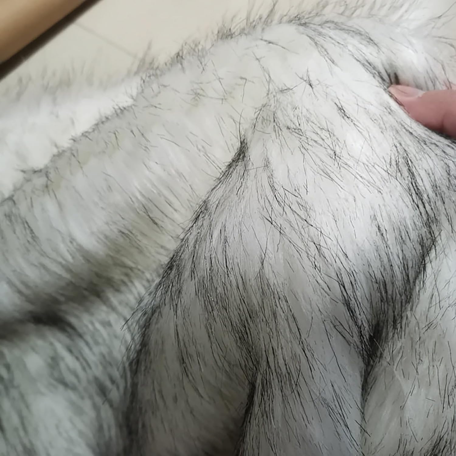 Faux Wolf Fur Fabric 160x50cm Shaggy Fuzzy Artificial Fur Fabric Long Pile White Dyed Black Tip For DIY Craft Pad Costume Fashion Area Rugs Camera Floor Decoration(Size:50x160cm/19x63in,Color:brown)