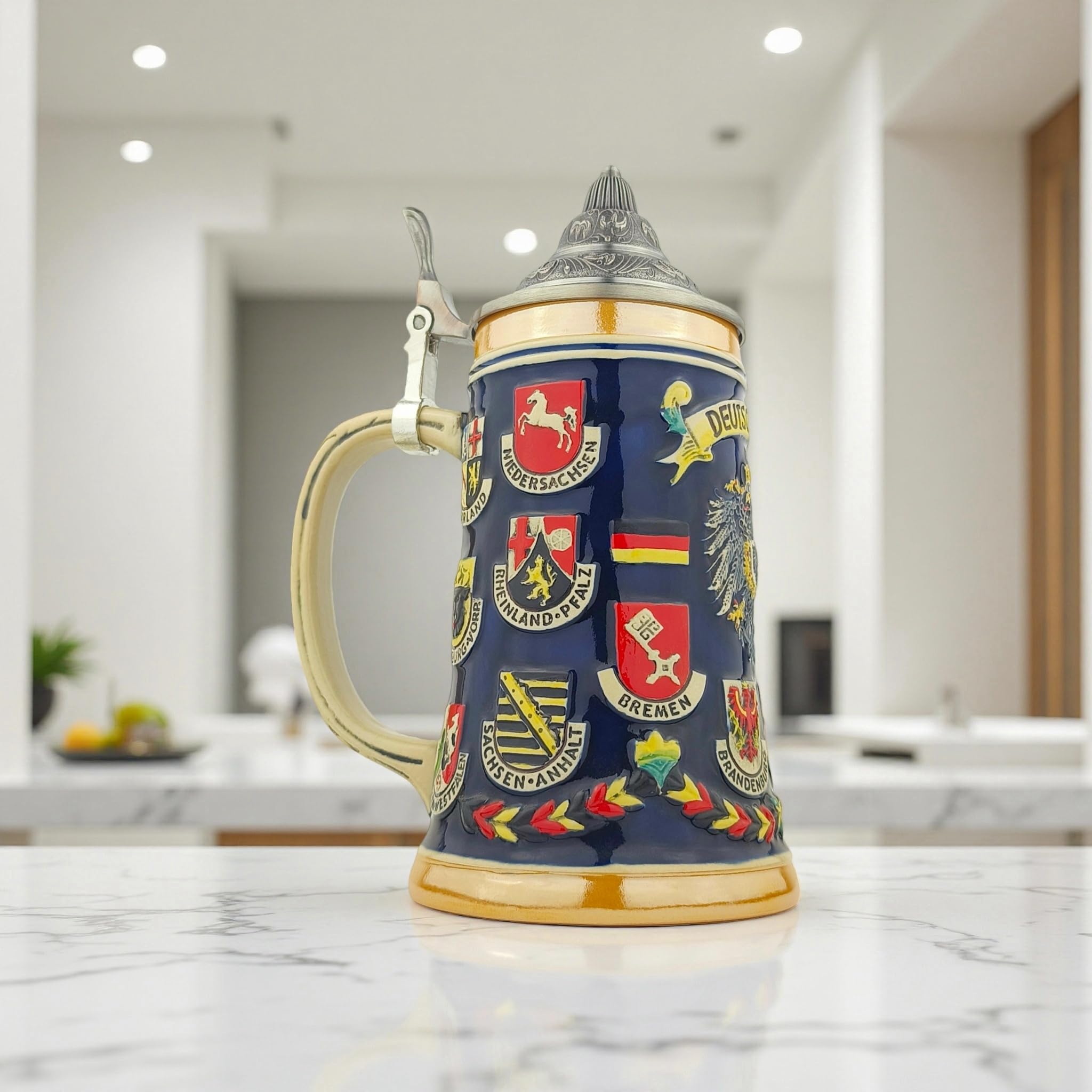 Bierkrug mit Deckel 0,7L – Steinkrug mit Deutschland-Motiv und Bundesländer-Design – Geschenkidee für Männer, Bierliebhaber & Sammler