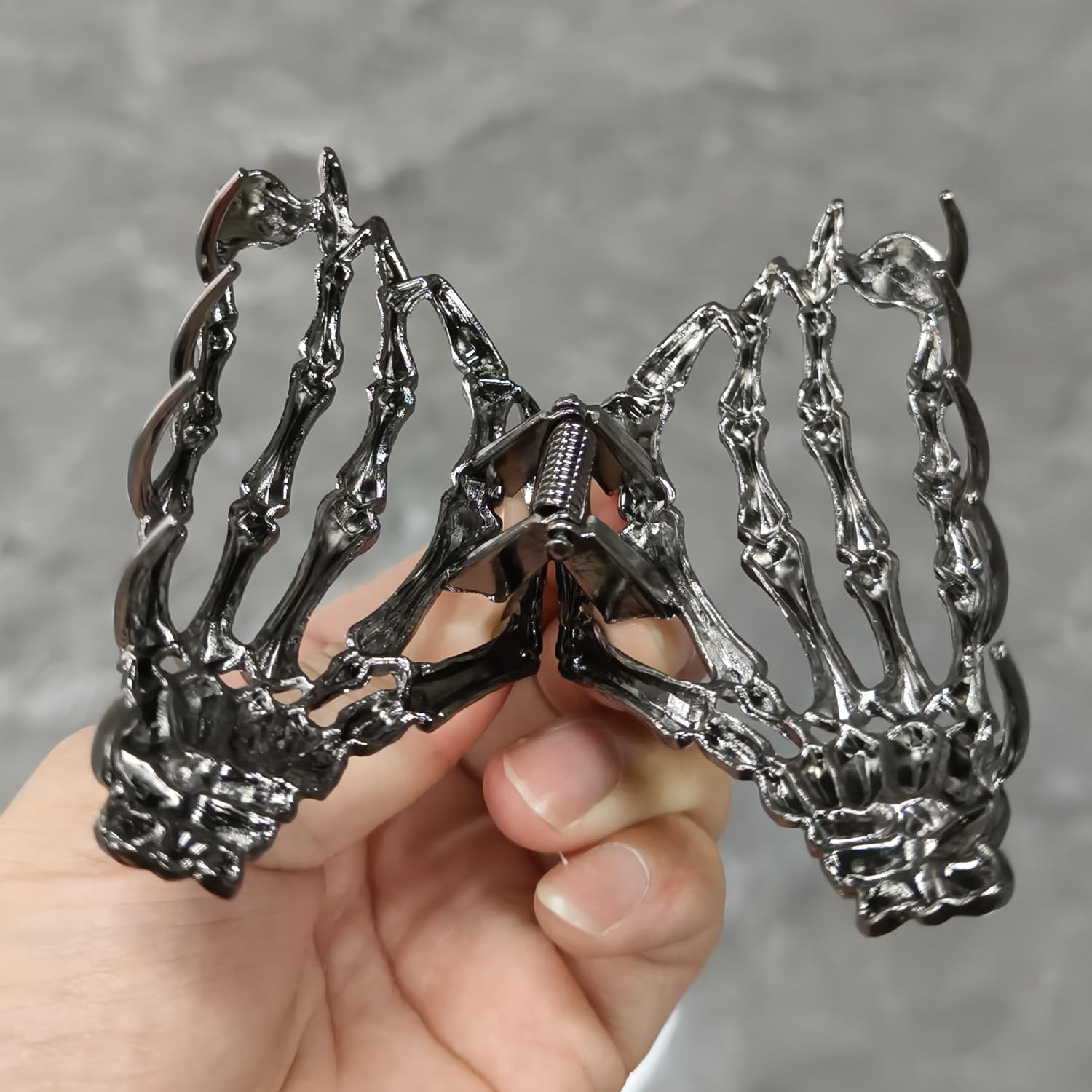 Adorable Skull Claw Hair Clips Halloween  ? ✨✨Black and Silver Gothic Skull Skeleton Ribcage Claw Horror Hair Clip Black or  main image 2