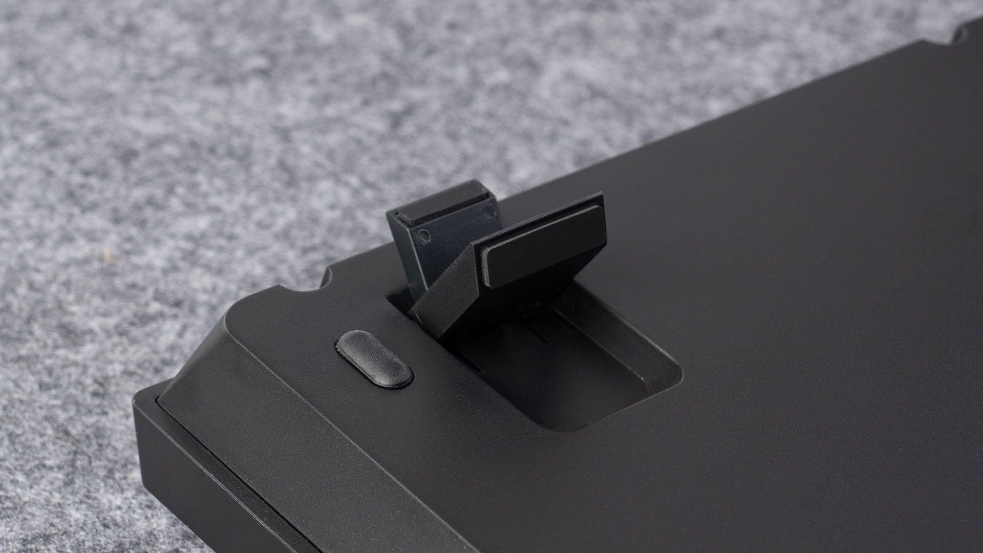 Keychron K10 Max – Tastiera Meccanica Wireless 100% ISO-IT con QMK, 2.4GHz, Bluetooth 5.1, Hot-Swap, RGB, Keycaps PBT e Switch Super Red [Immagine UK-ISO]