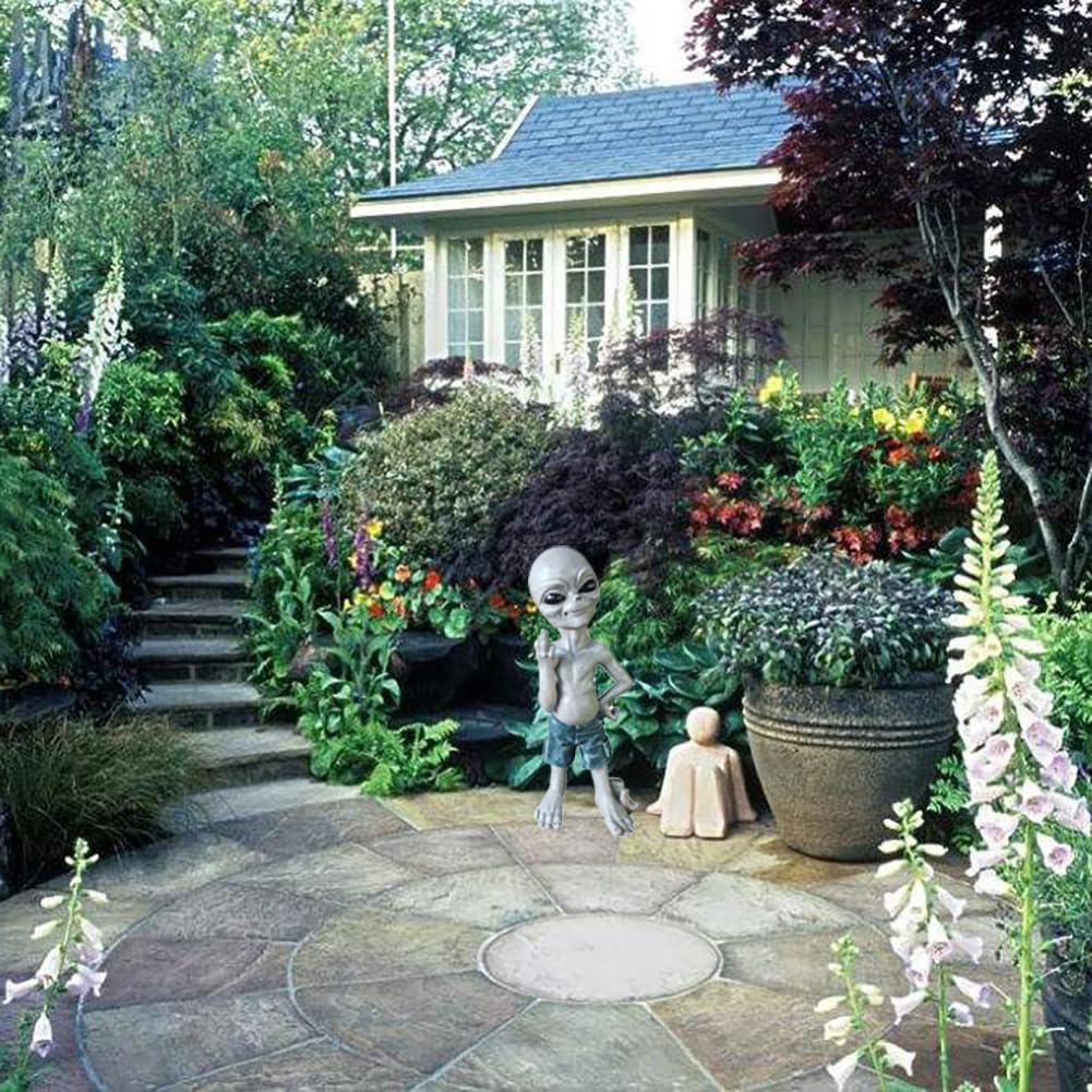 Alien Statues Peace,Out of This World Extra Terrestrial Alien Statue,Courtyard Decoration,UFO Extraterrestrial Figurine Garden Stakes Statue
