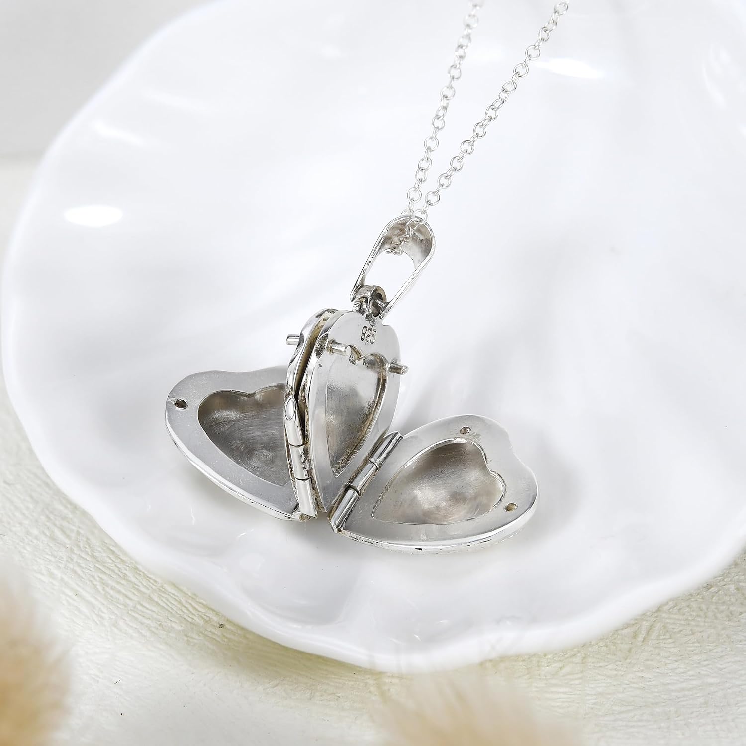 AeraVida 18-Inch Sterling Silver Four Photo Folding Heart Locket Necklace for Women and Men Romantic Love Pendant Polished Finish Unisex Jewelry Gift for Couple Anniversary Keepsake