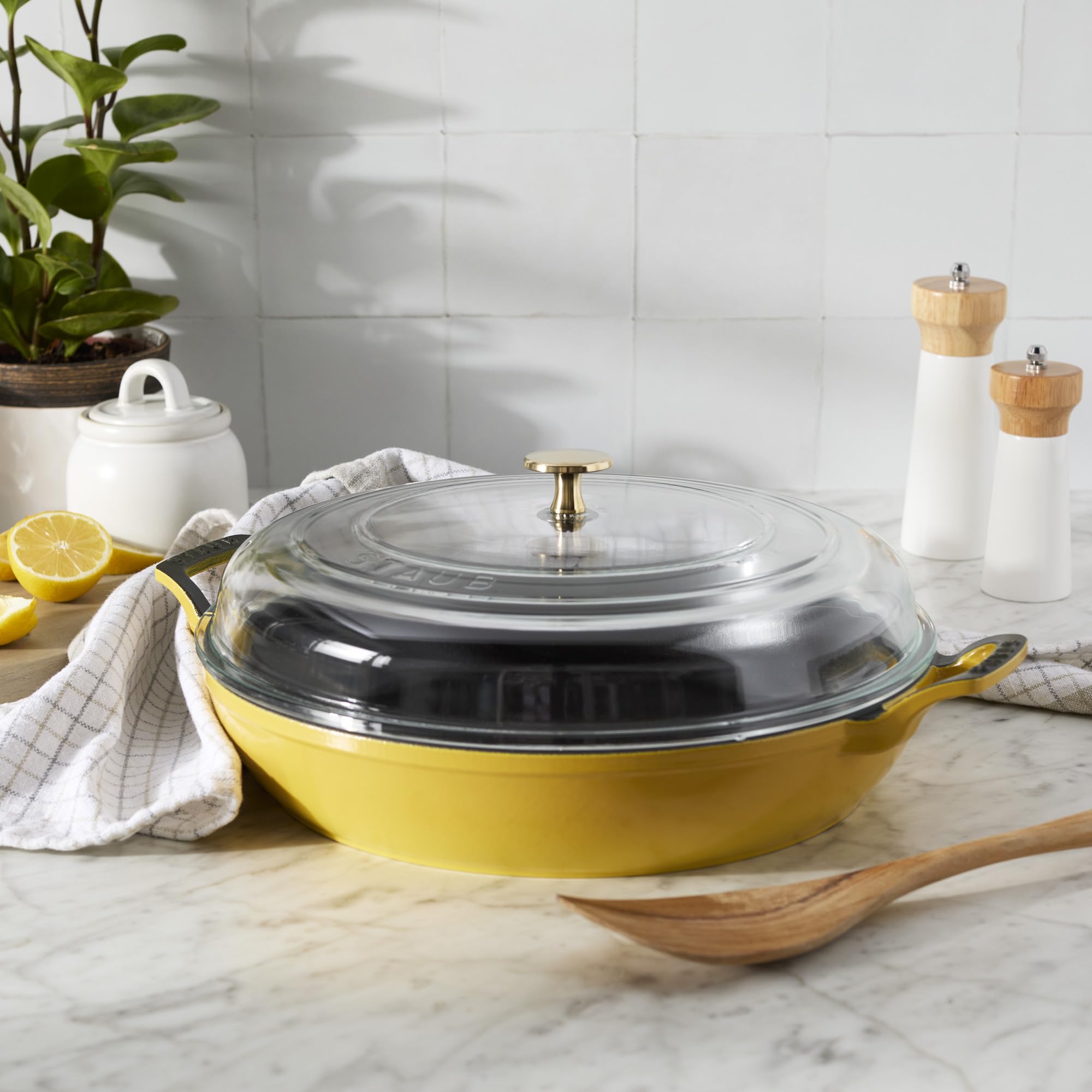 STAUB 鋳鉄 Amazon.co.jp: Staub 鋳鉄 3.5クォート ブレイザー ガラス蓋付き