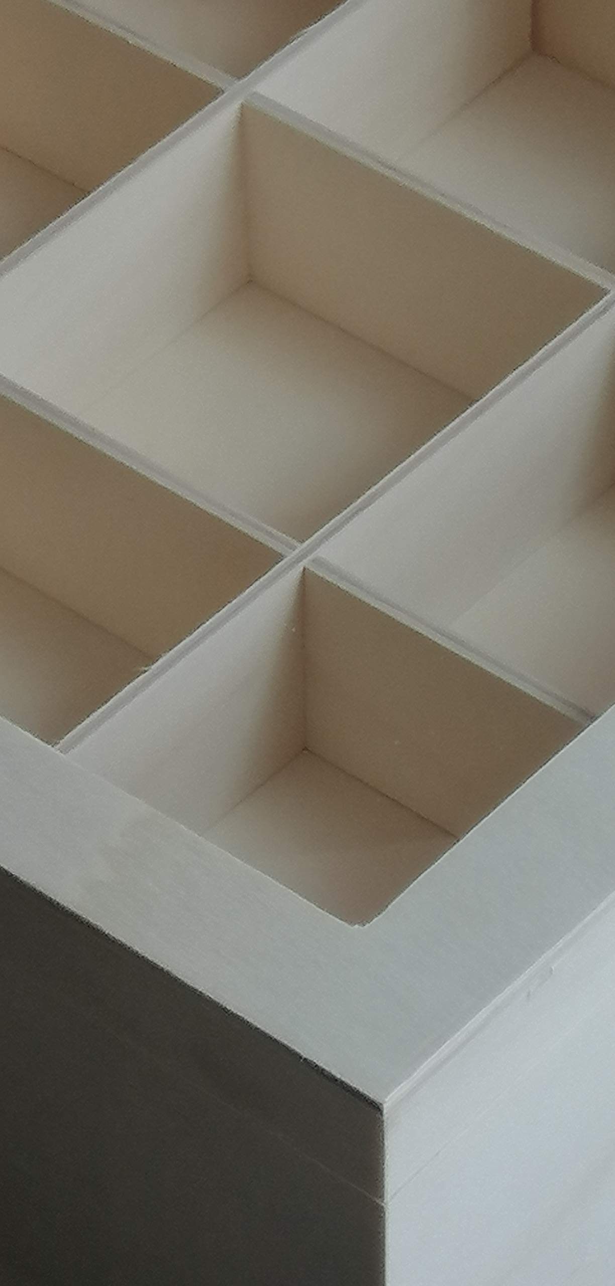 Caja Colecciones. Para corbatas, cinturones, minerales, etc.. En madera de chopo natural. Se puede pintar. Medidas: 34 * 34 * 16 cms.