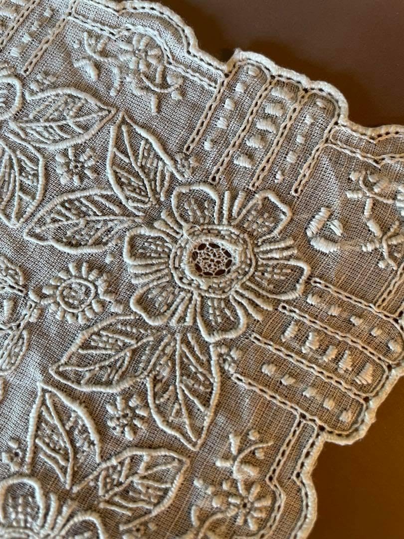 スワトウ　手刺繍　ハンカチ　ヴィンテージ ヴィンテージ 汕頭 スワトウ手刺繍 ハンカチ 高級 伝統工芸サイズ約