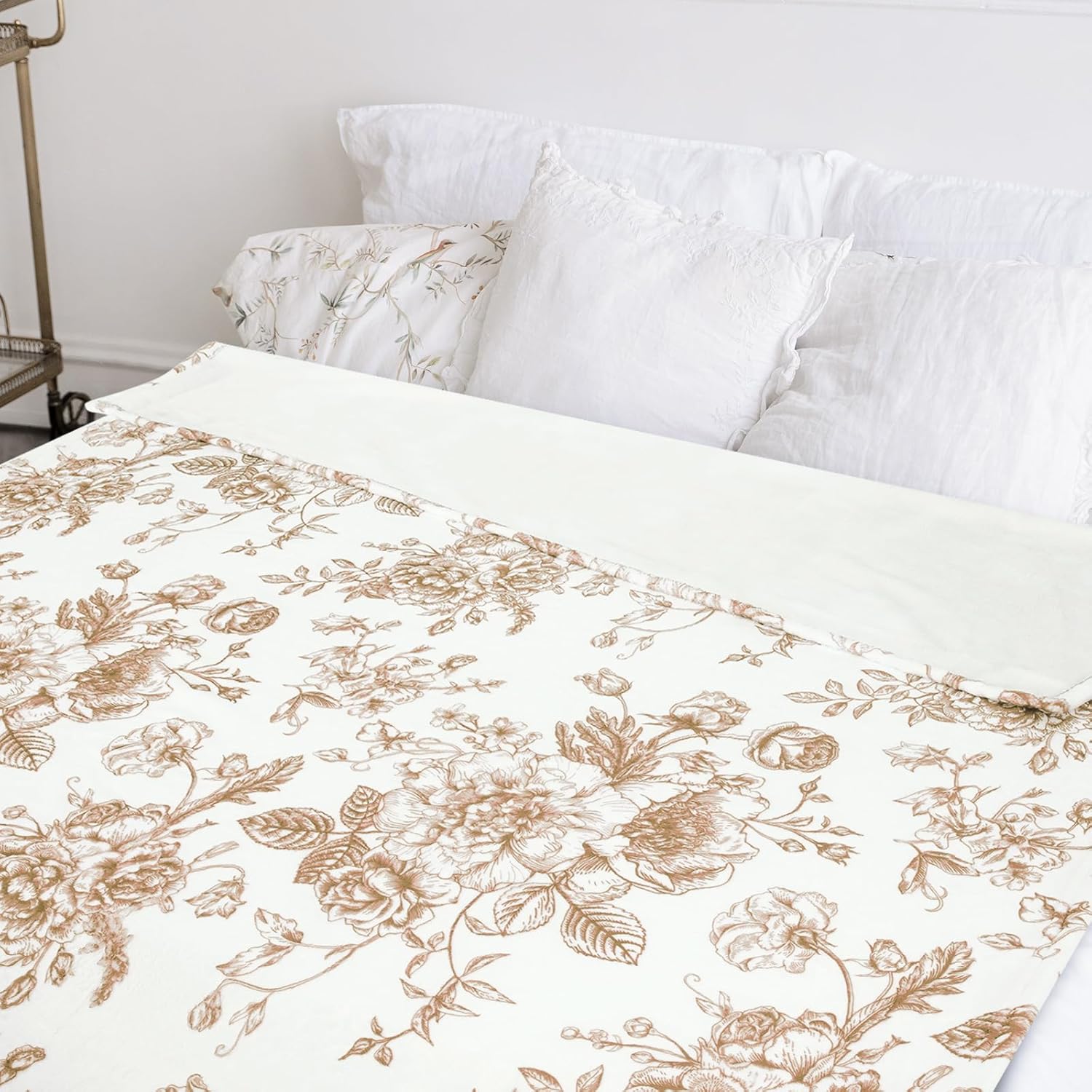 JarThenaAMCS Floral Fuzzy Blanket Tan Flower Throw Blanket Vintage Chinoiserie Soft Cozy Flannel Blanket for Home Bed Sofa Couch Chair, 50 x 60 Inch