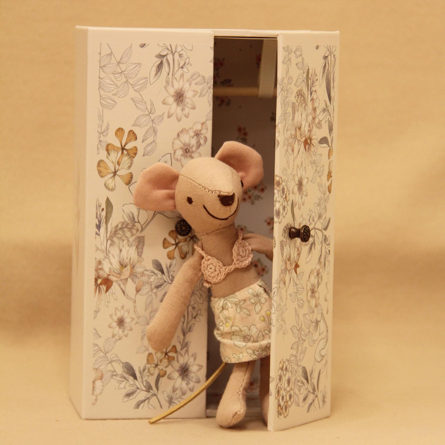 1:12 Armadio Per Casa Delle Bambole, Mini Armadio In Legno Bianco Con Motivi Floreali E 3 Grucce, Ante Magnetiche Per Camera O Soggiorno