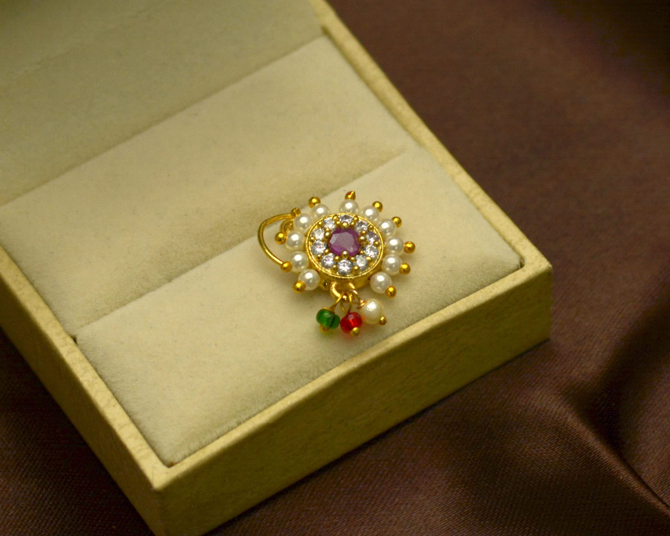 Nasenstecker mit Maharashtrian Nath Pearl AD Rubinstein, vergoldet, Mond-Stil, nicht durchbohrt, für Damen und Mädchen, von indischem Sammlerstück, Stein, Perle, Stein, Perle