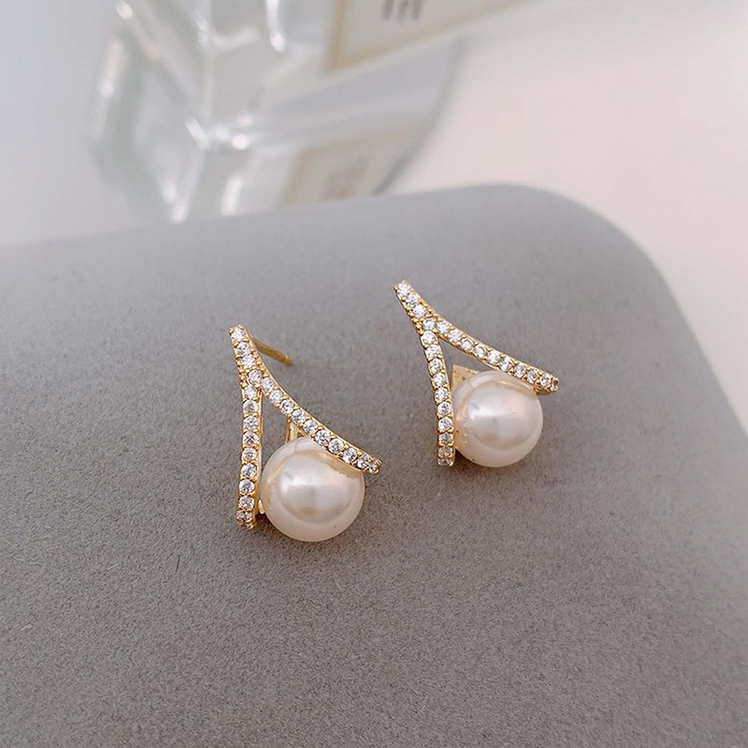 W WEILIRIAN Vintage Pearl Dangle Earrings Pearl Drop Earrings Gold Pearl Bead Earrings Crystal Arc Bar Earrings Pearl Wedding Earrings Jewelry for Women - Image 4