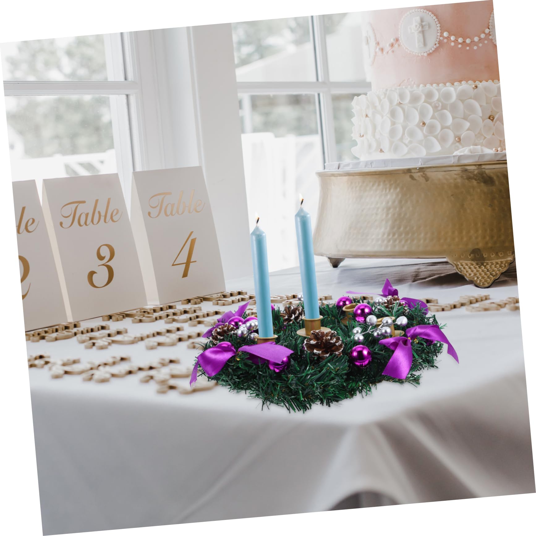 Chandelier en Pomme De Pin 5 Bougeoirs, Couronne De L'avent Artificielle en Plastique Et Fer, Porte-Bougies Pilier Violet avec Base Stable, Décoration De Centre De Table De Noël