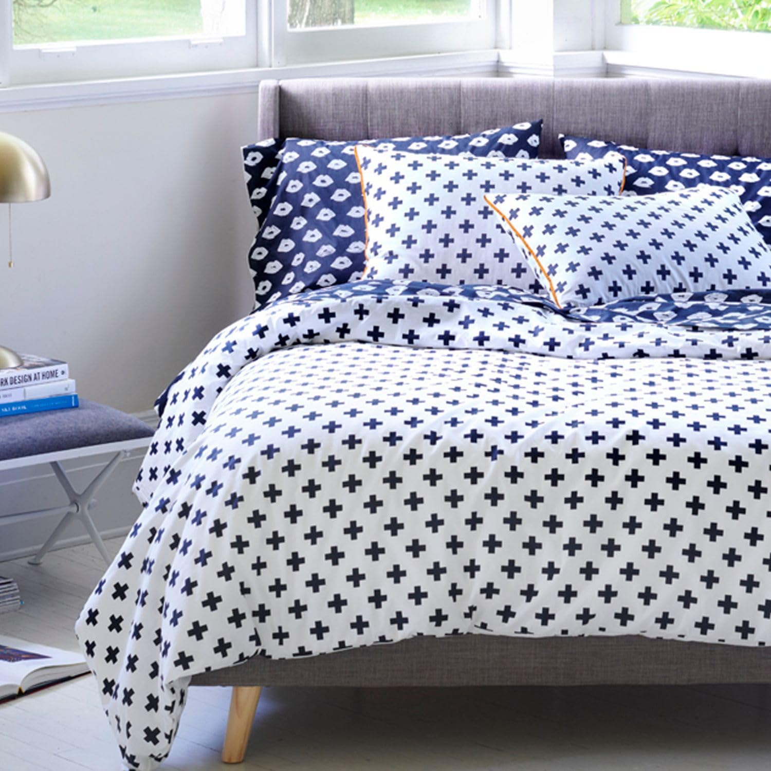 Vision Linens Black Cross Pattern 1x Double (200 x 200cm) White Duvet Cover & 2x Matching Pillowcase Set, Soft, Sustainable, Modern, Stylish, 100% Cotton Fabric, Machine Washable