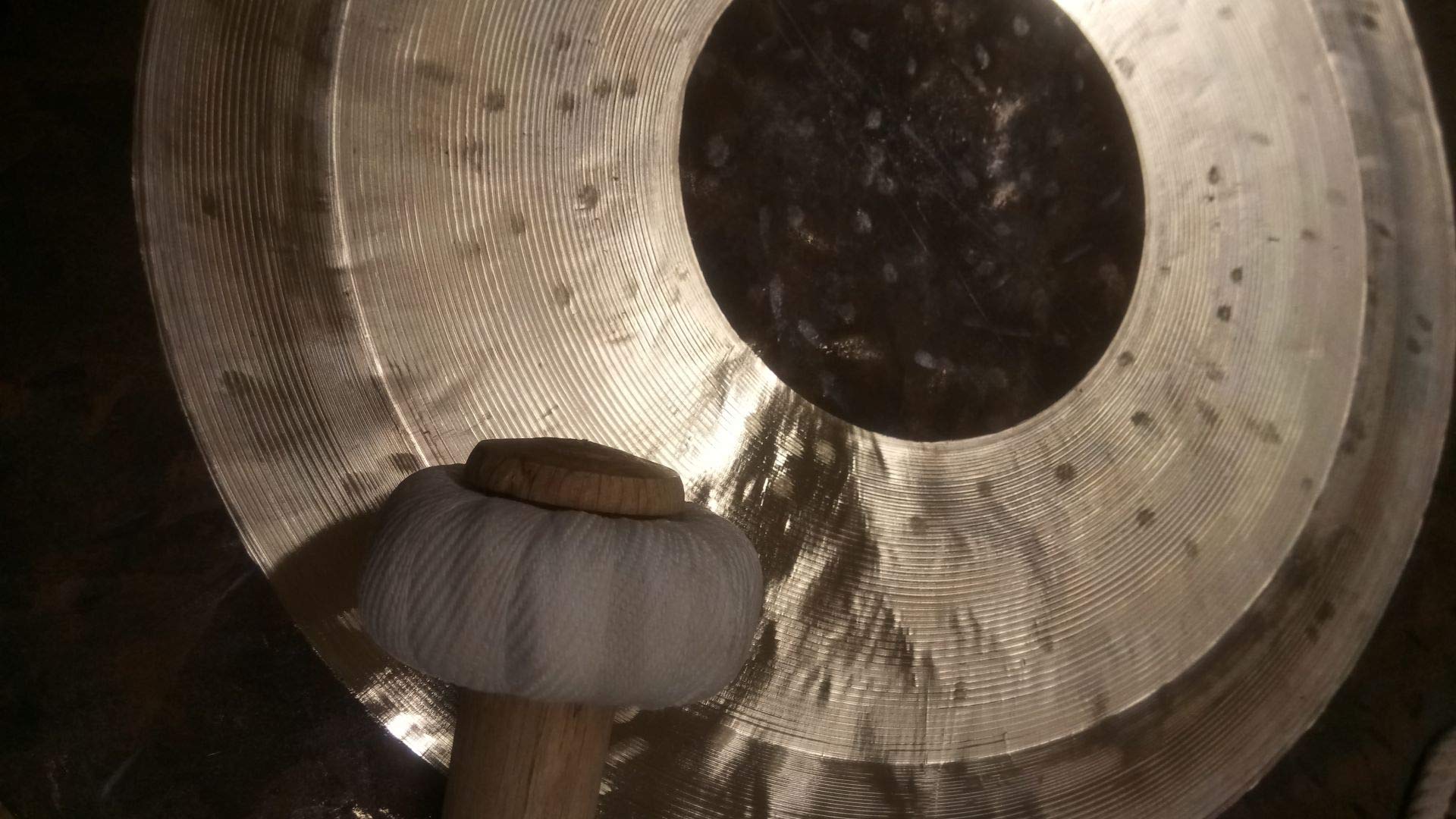Tamtam Gong mit Rand 30 cm inklusive Schlägel Tam Tam Chau Gong Percussion Sphärisch Asien Meditation