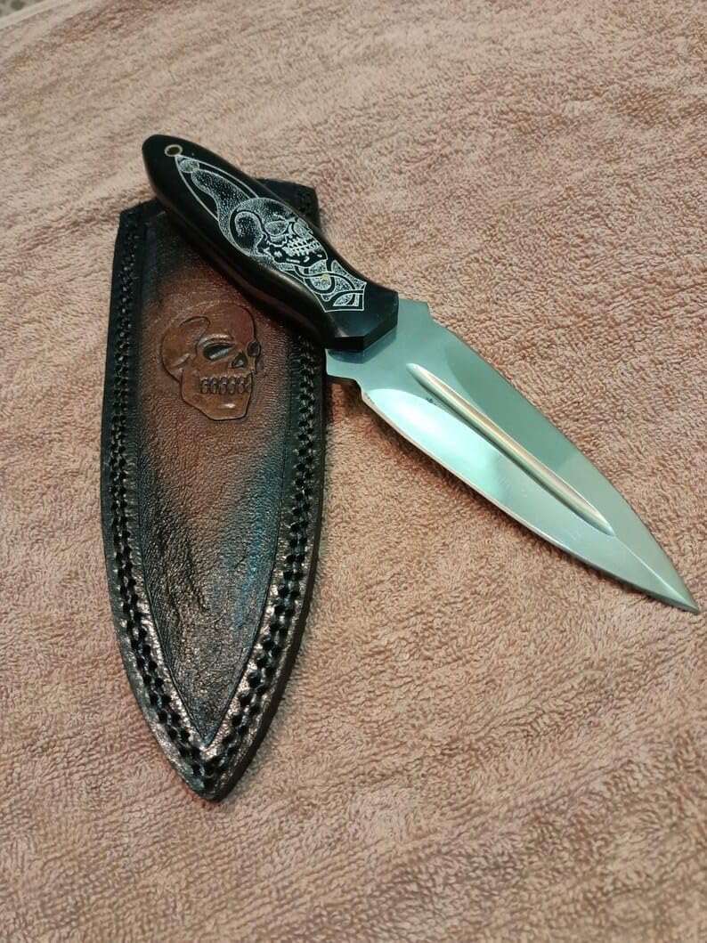 Handcrafted Skull Design Hunting Knife, D2 Steel Dagger with Leather Sheath, Decorative Collection Piece, Gift for Him/Her, Best Gift for All Occasions