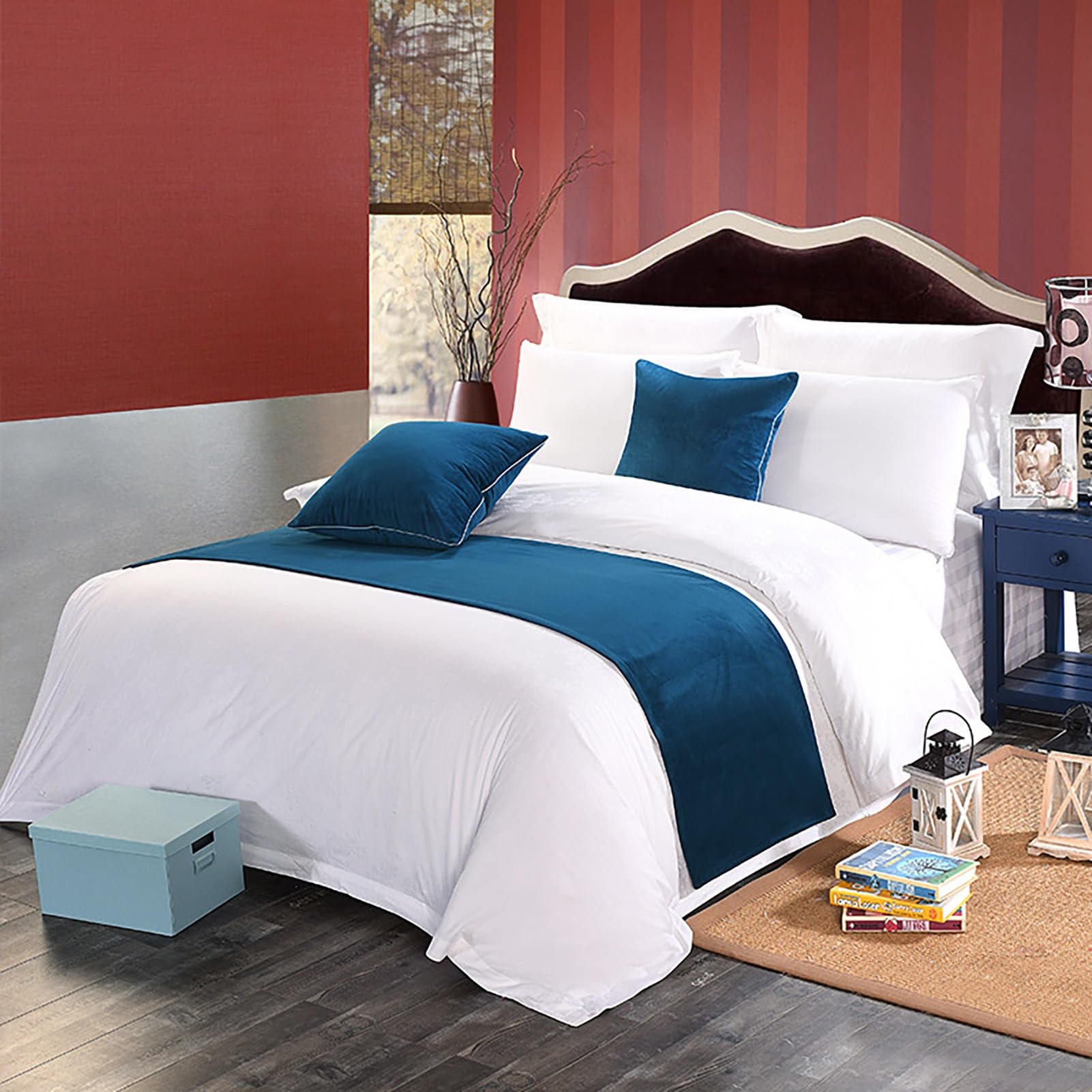 Protège-matelas résistant décoloration au pied du lit bleu moderne