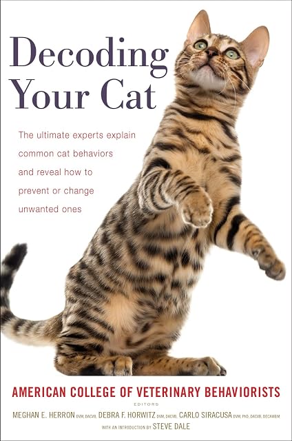 Portada de Decoding Your Cat: The Ultimate Experts Explain Common Cat Behaviors and Reveal How to Prevent or Change Unwanted Ones