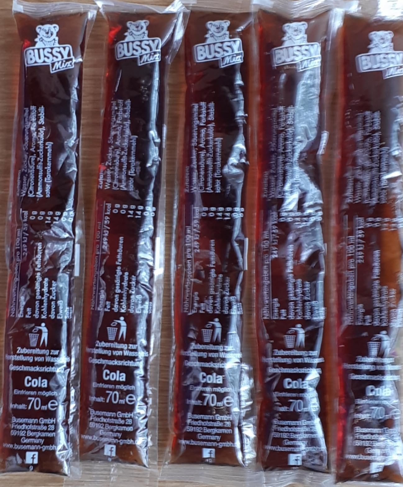 Bussi Mix Wassereis Cola, 100 Stück, 70 ml, zum Selbsteinfrieren
