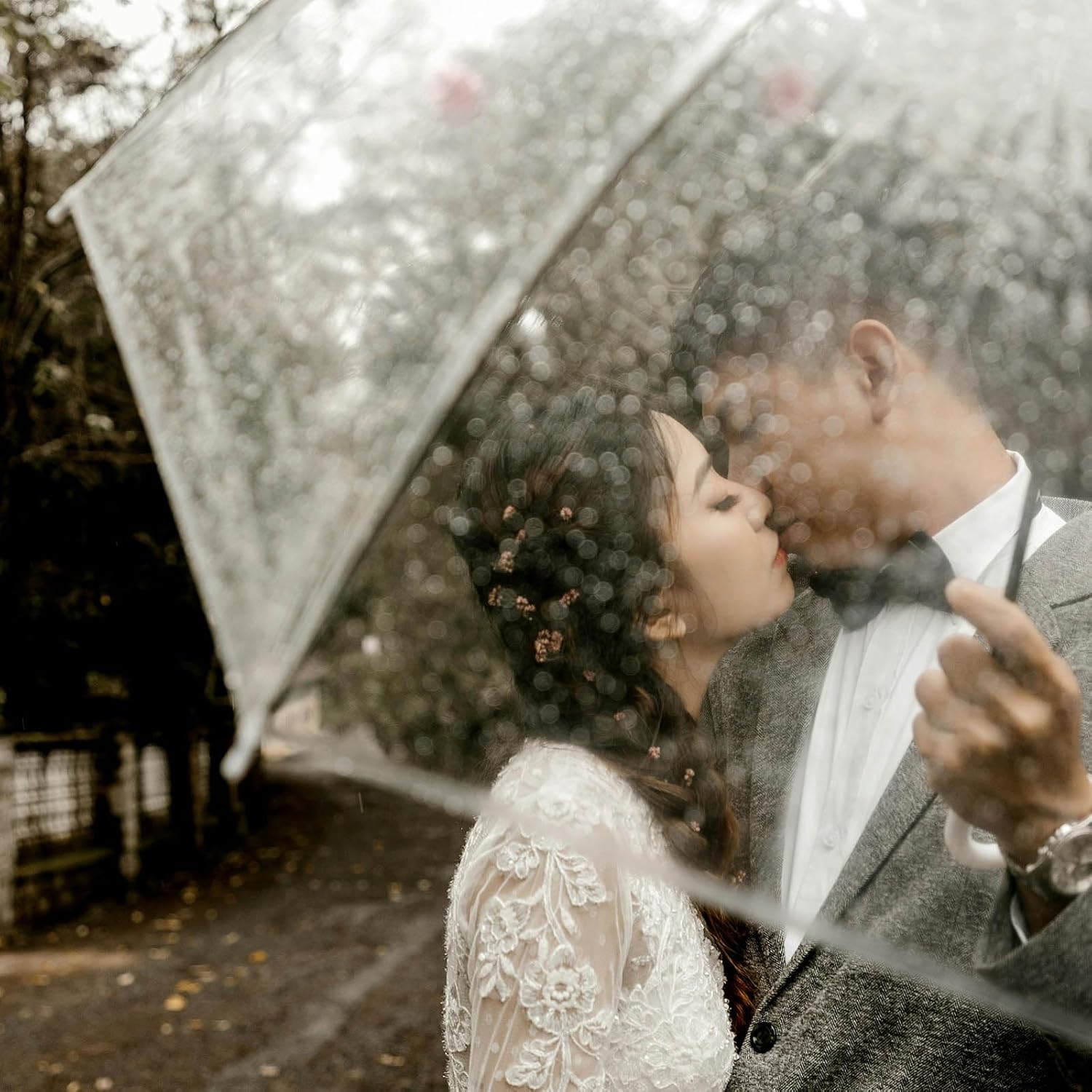 JUYO VONSAN 15 Pcs Clear Umbrella Wedding Bulk Lightweight Fiberglass Frame Transparent Large Stick Umbrellas Bulk for Rain Windproof, Auto Open J Hook