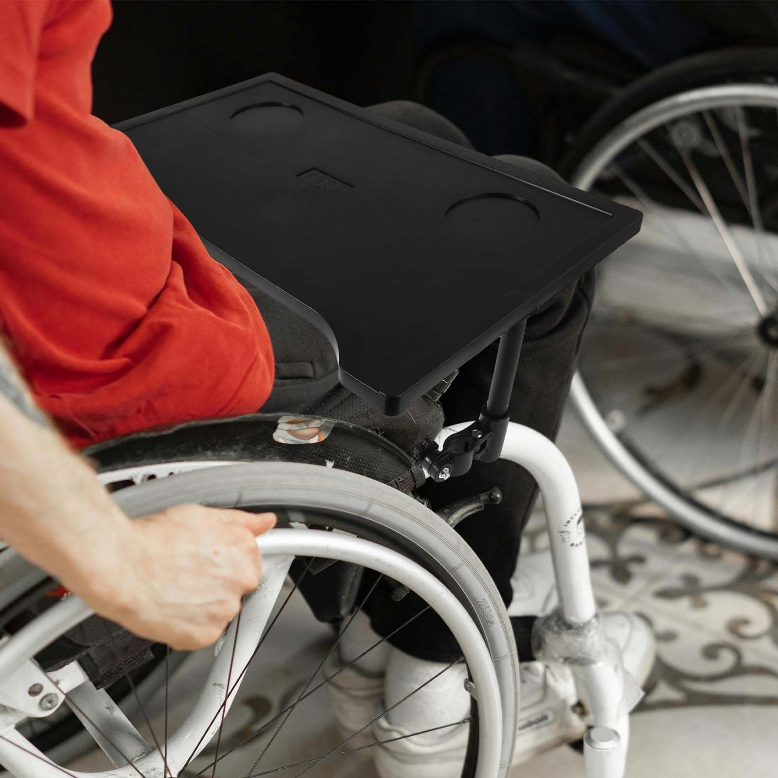 Tavolo Pieghevole con Superficie Comoda in Plastica Nera per Sedia a Rotelle Leggero e Portatile per Pranzi Indoor e Outdoor per Adulti